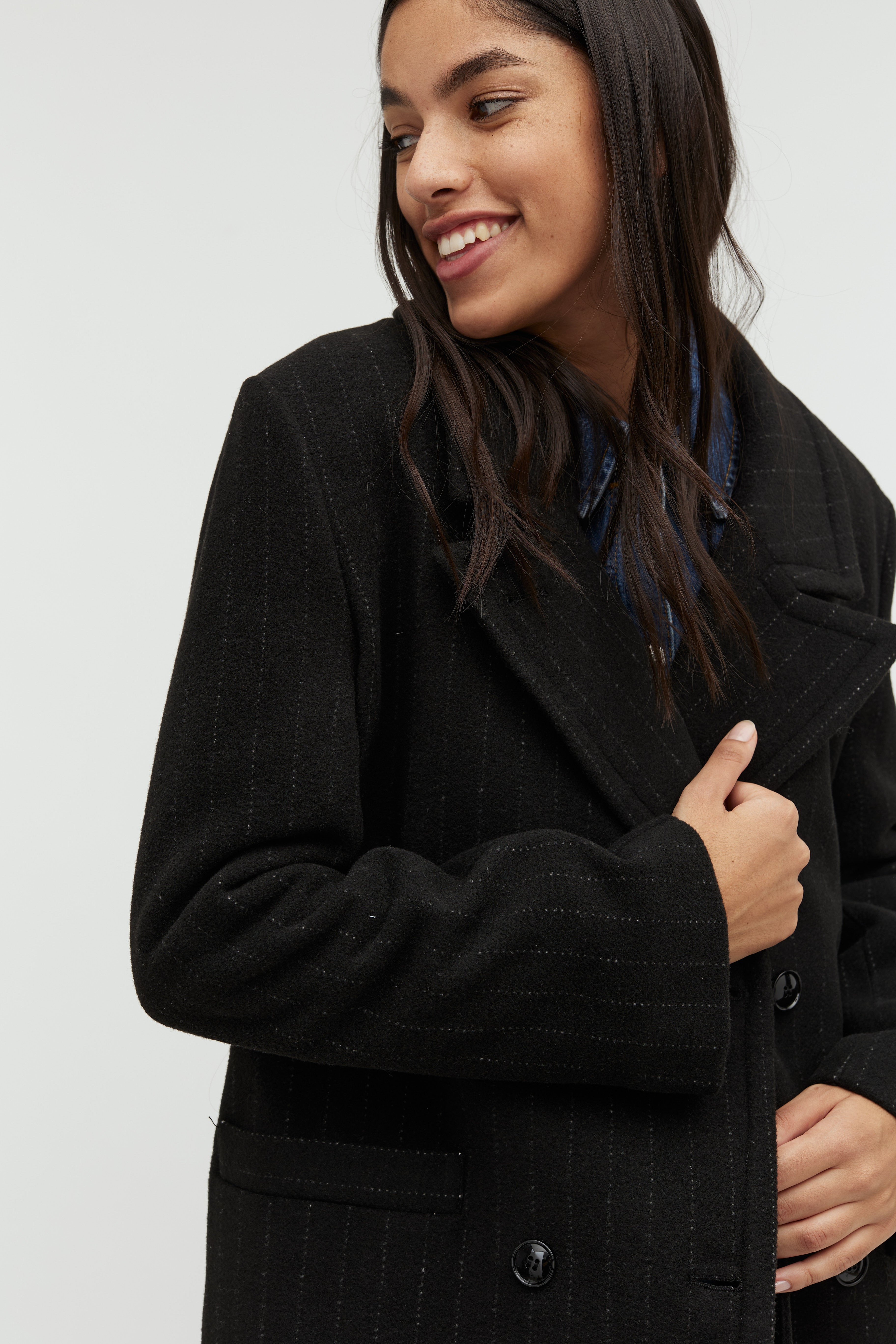 Nesma-M_Black Sugar Pinstripe_Model_2