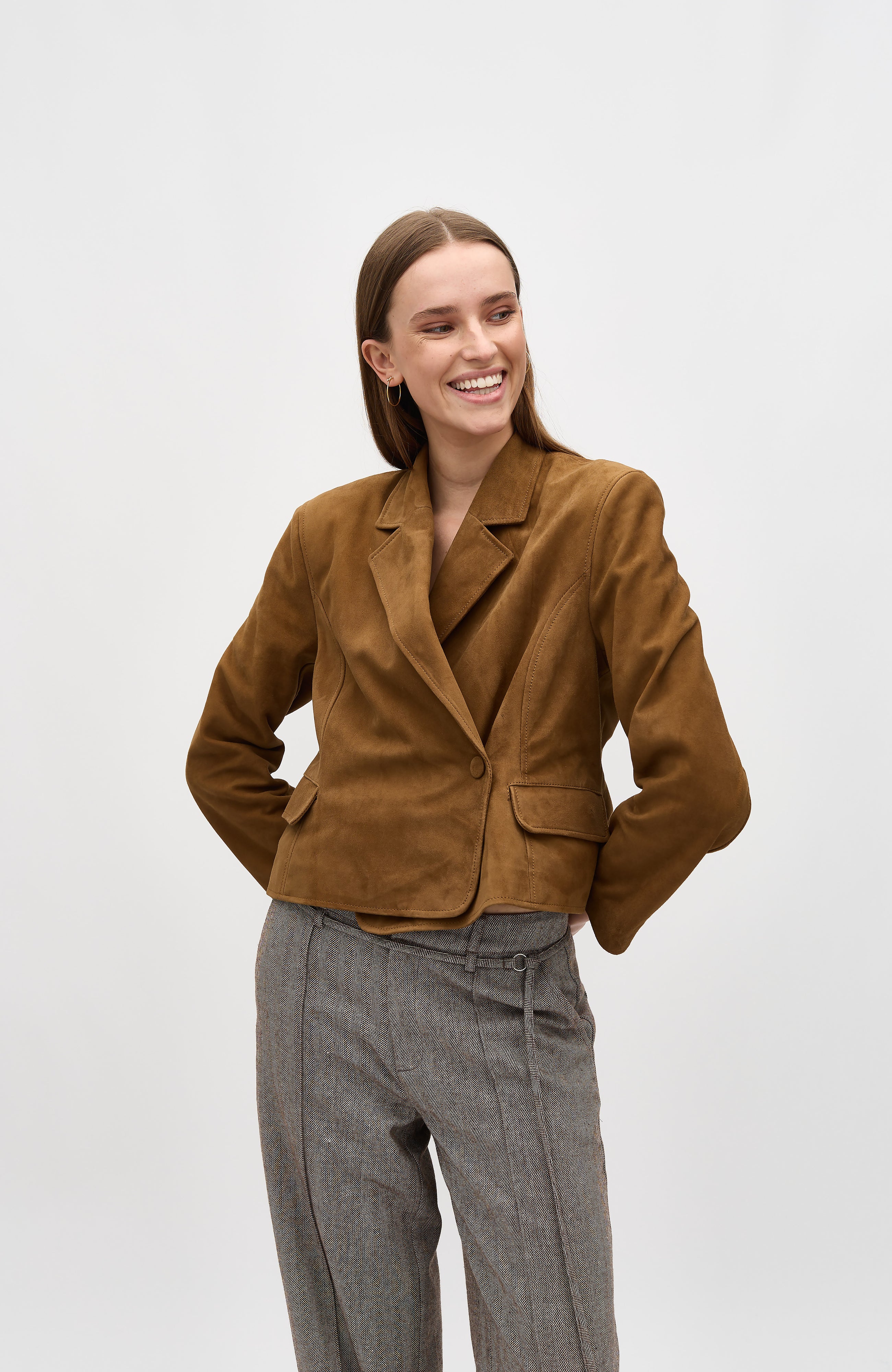 Iva-M_Cognac Brown_Model_5