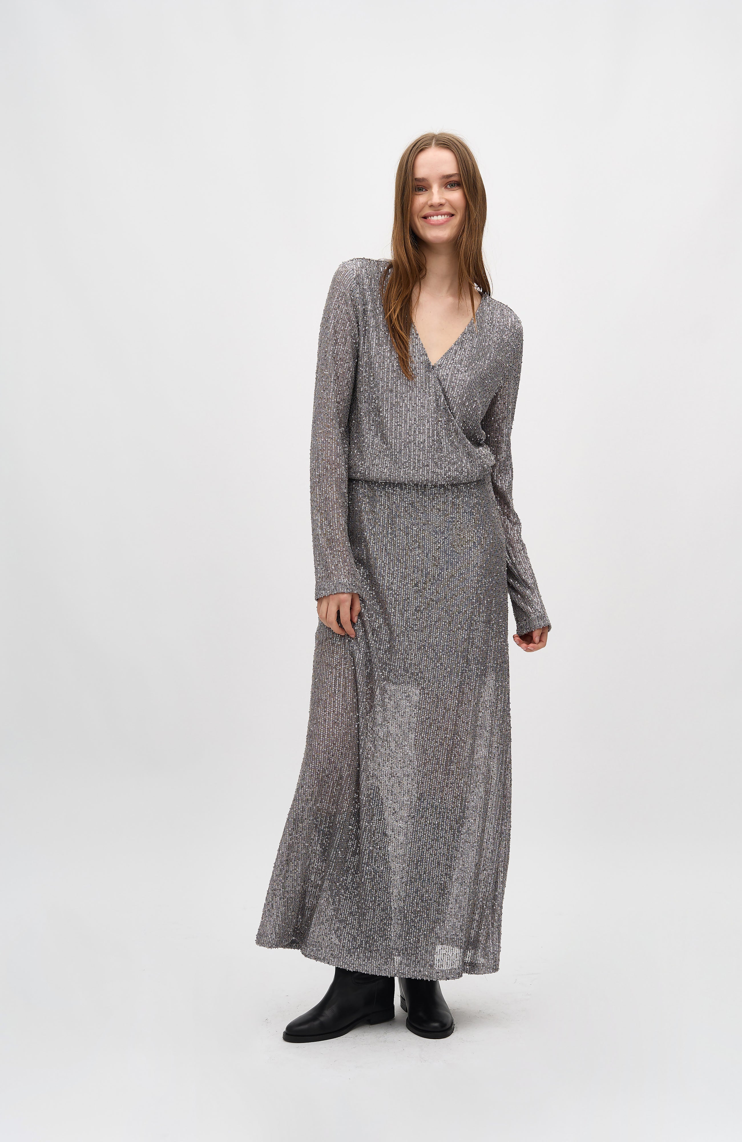 Lilu-M_Earl Greyish_Model_2