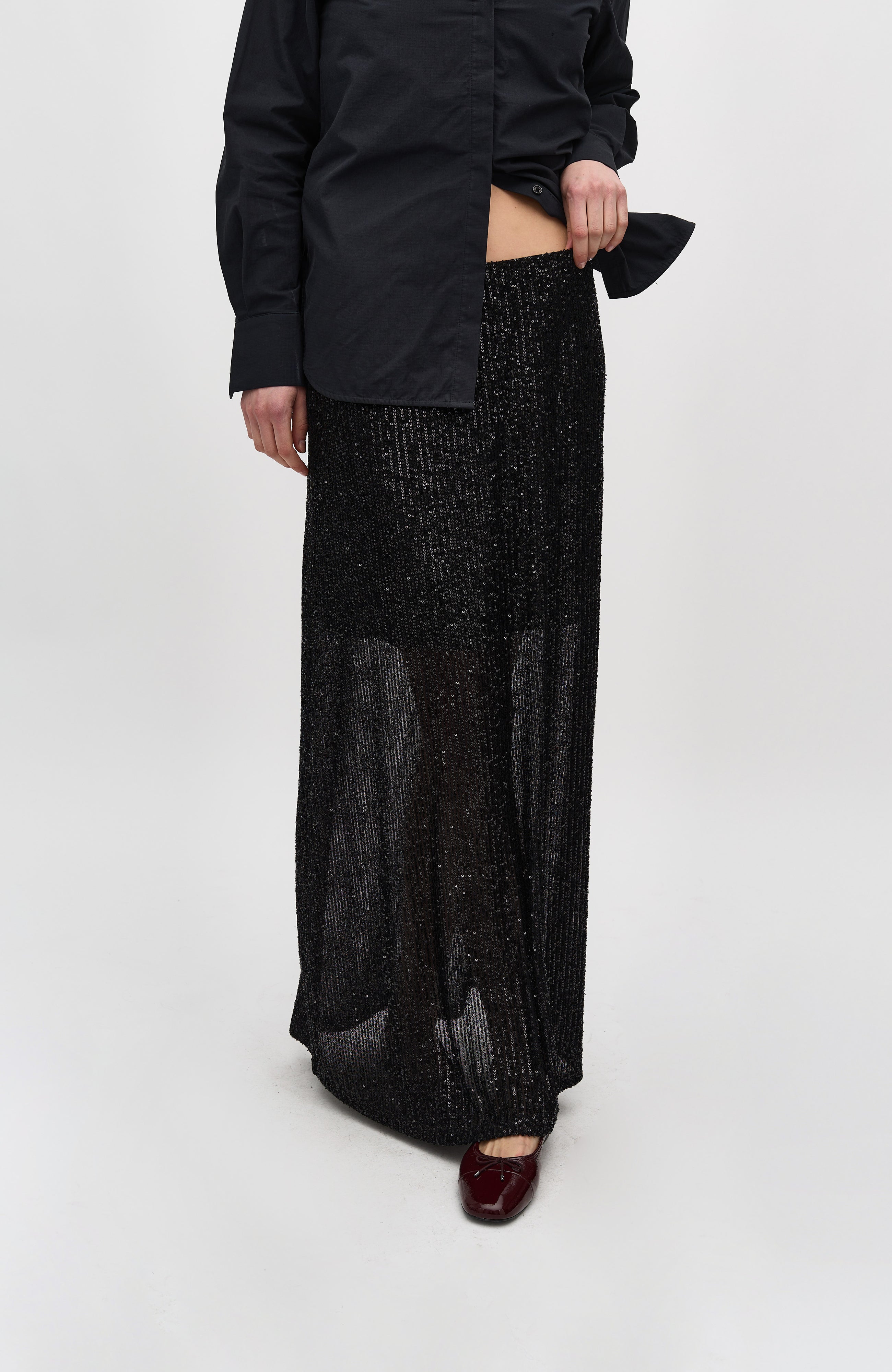 Mailily-M_Black_Model_0