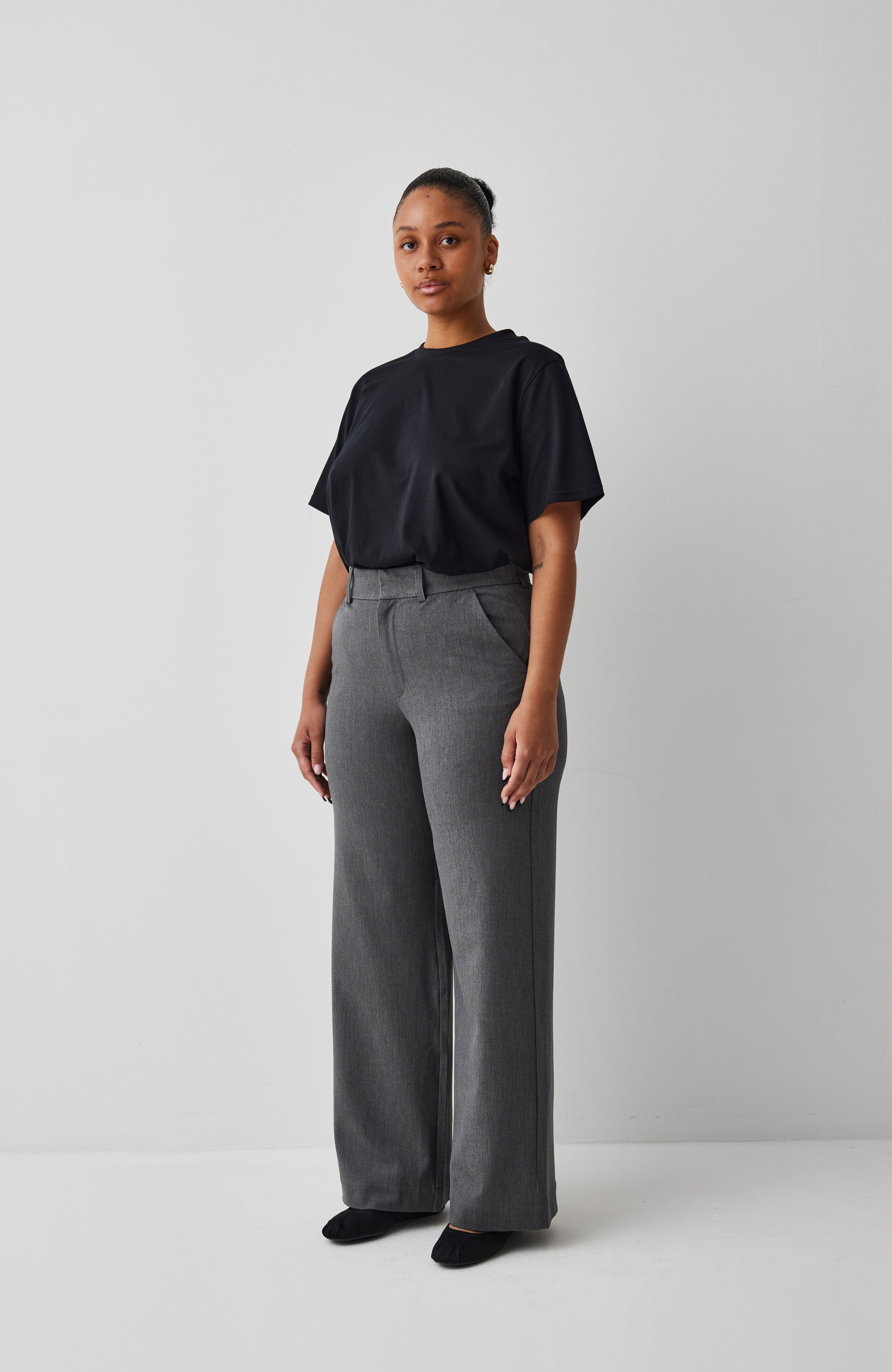 Lucy-M_Medium Melange_Model_