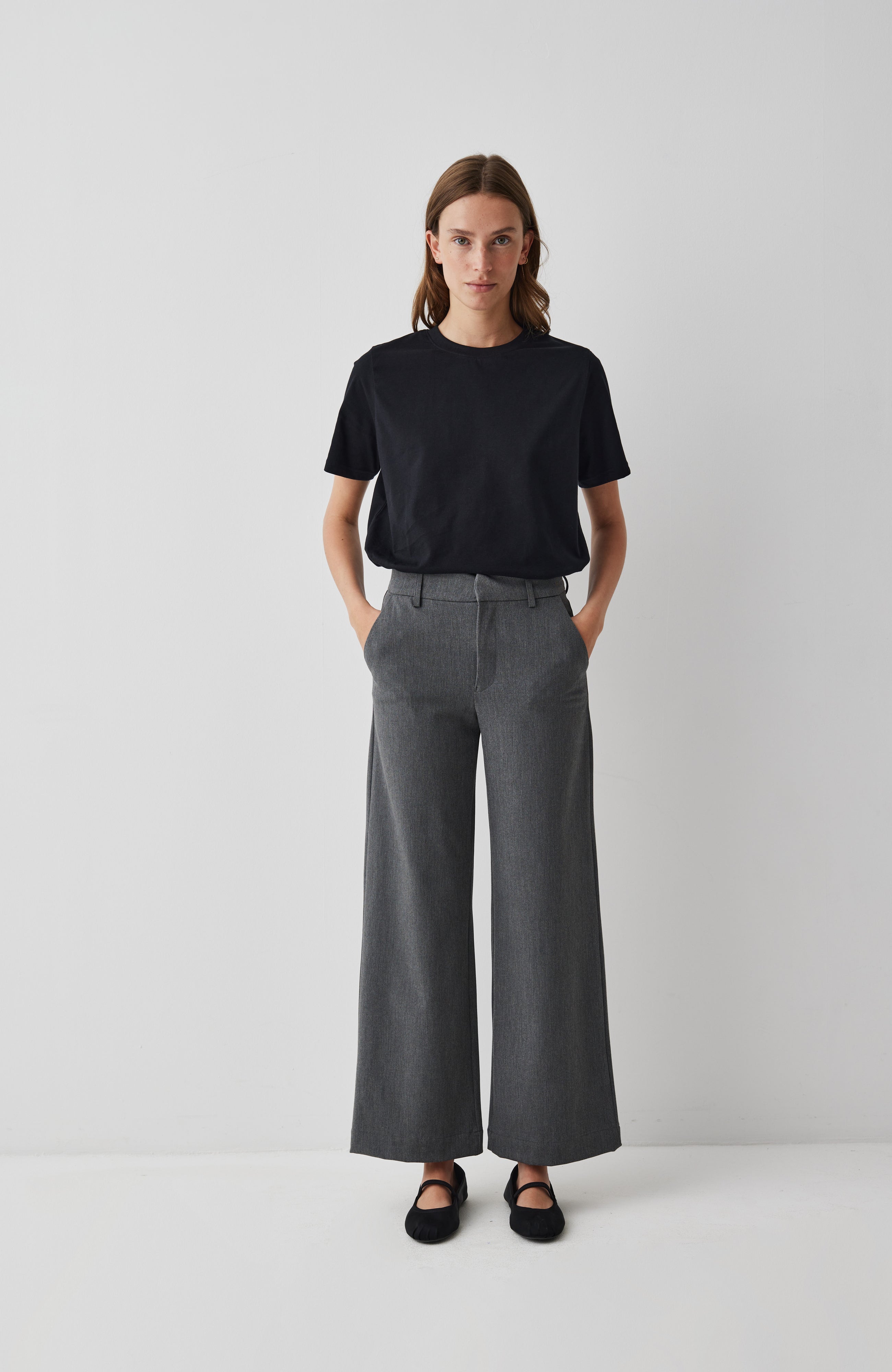 Lucy-M_Medium Melange_Model_