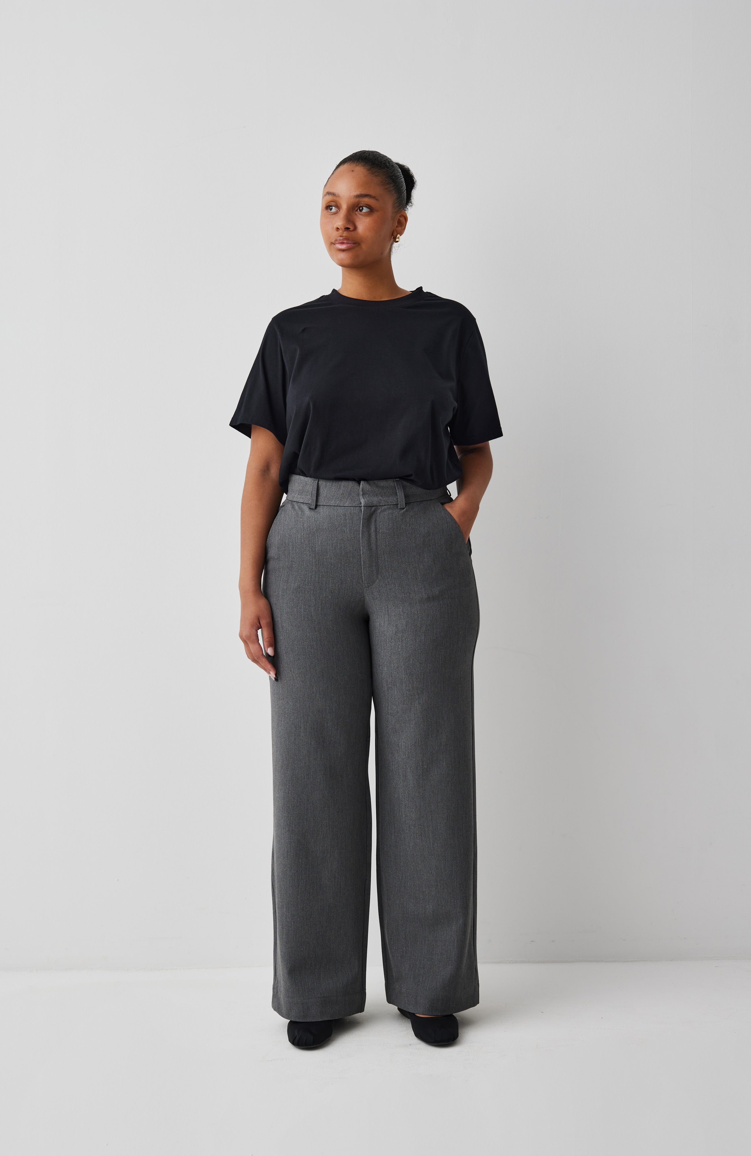 Lucy-M_Medium Melange_Model_