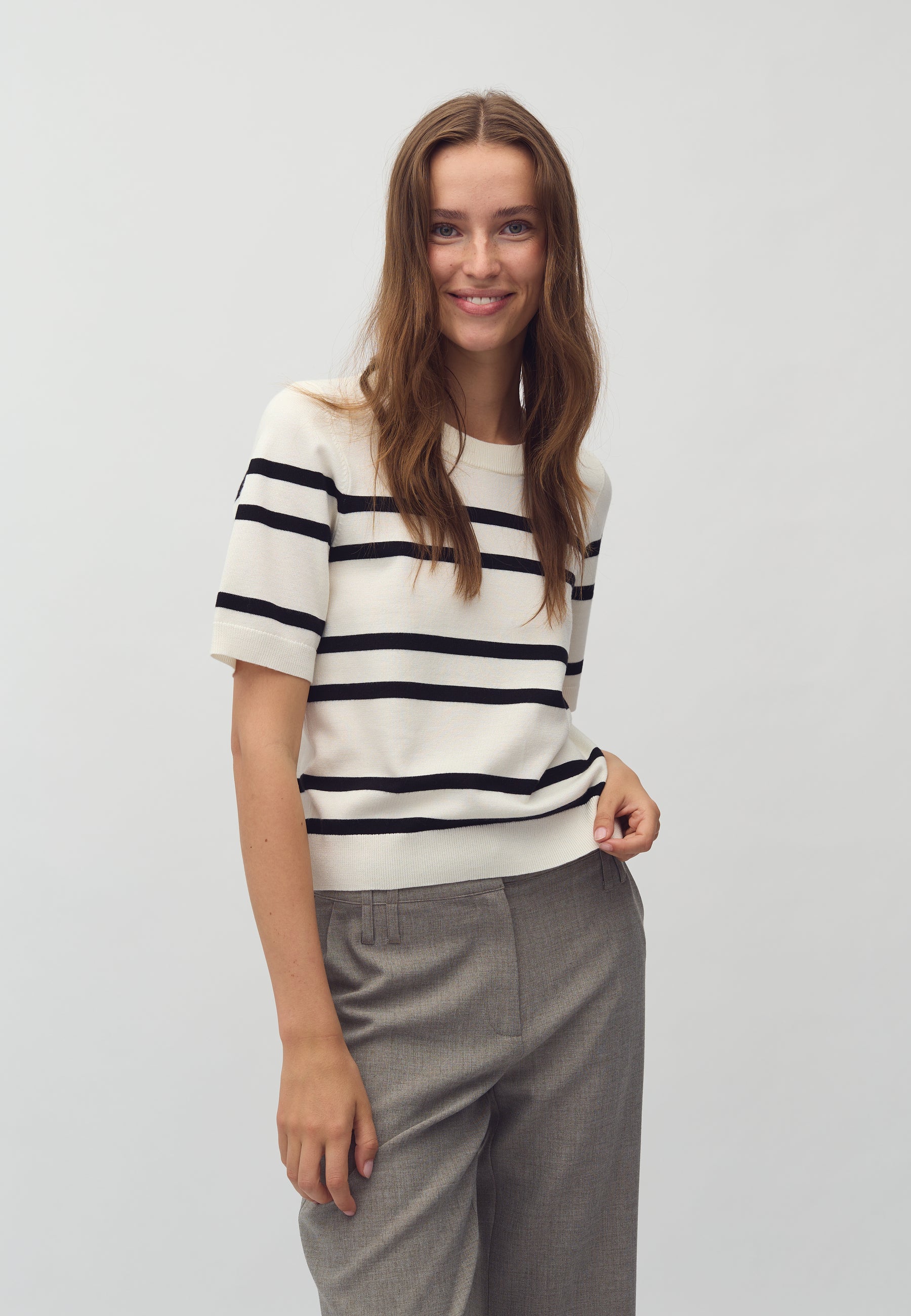 Carla-M_Sugar Black Stripe_Model_