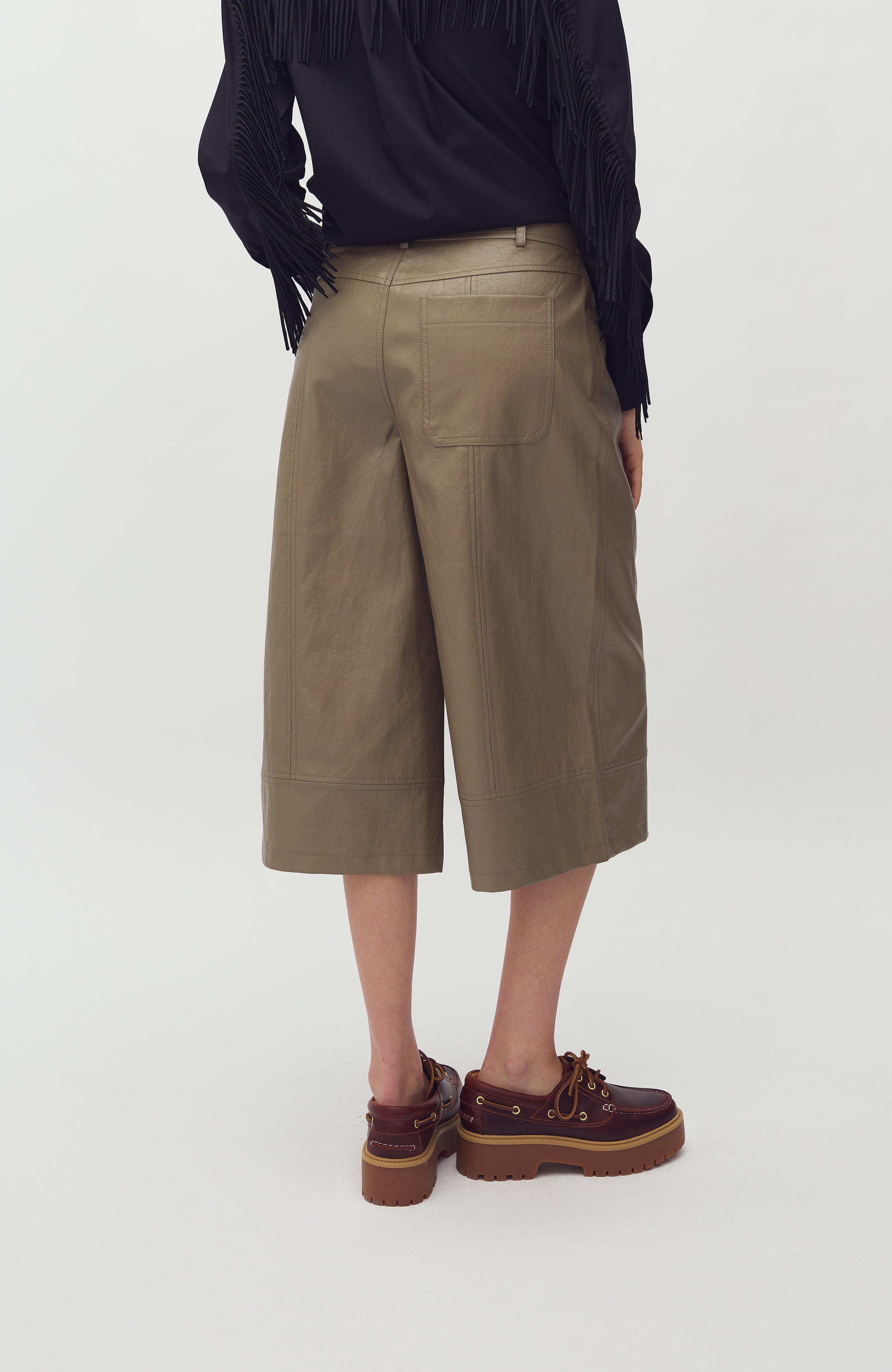 Lotti-M_Brindle Sand_Model_