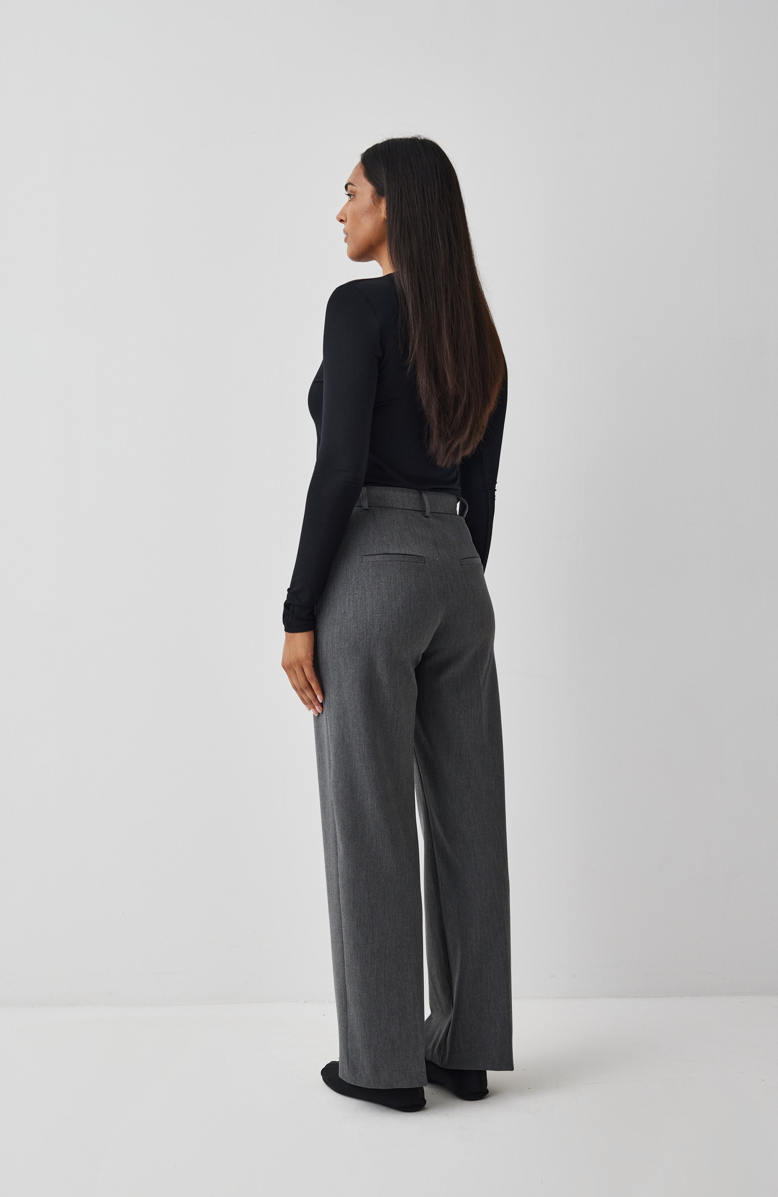 Lucy-M_Medium Melange_Model_