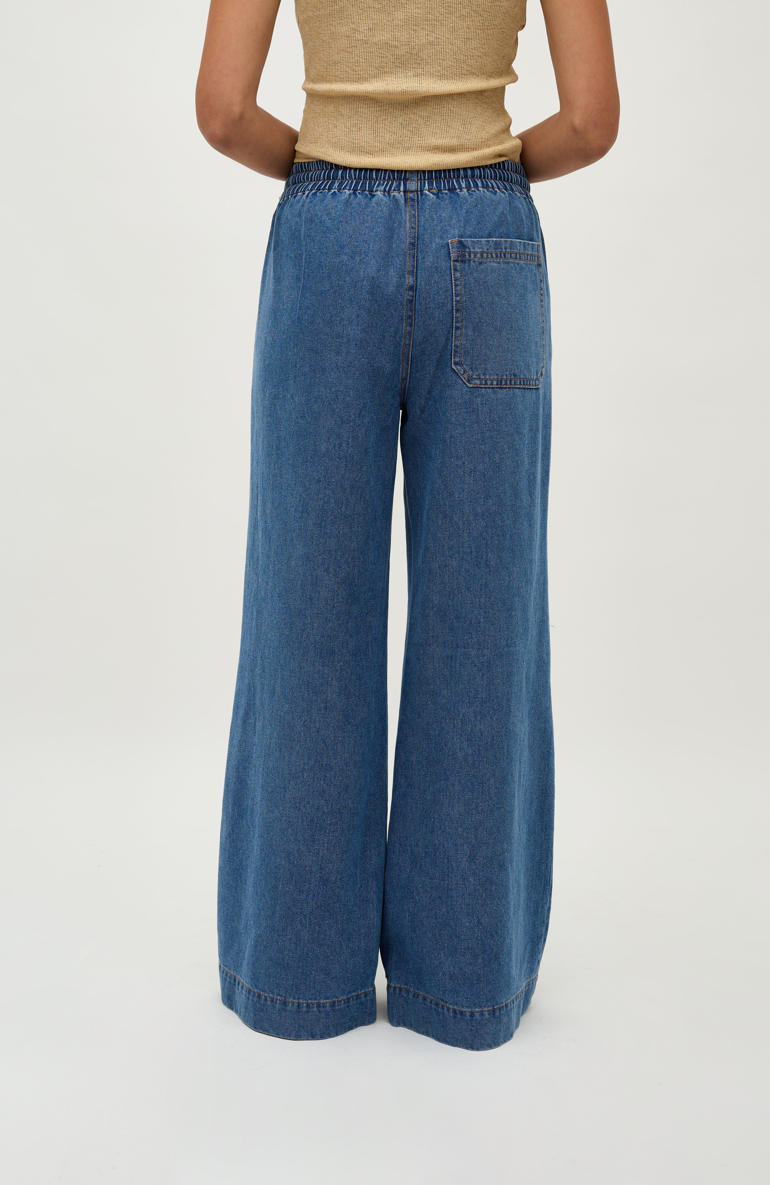 Casanea-G_Mid vintage blue_Model_7