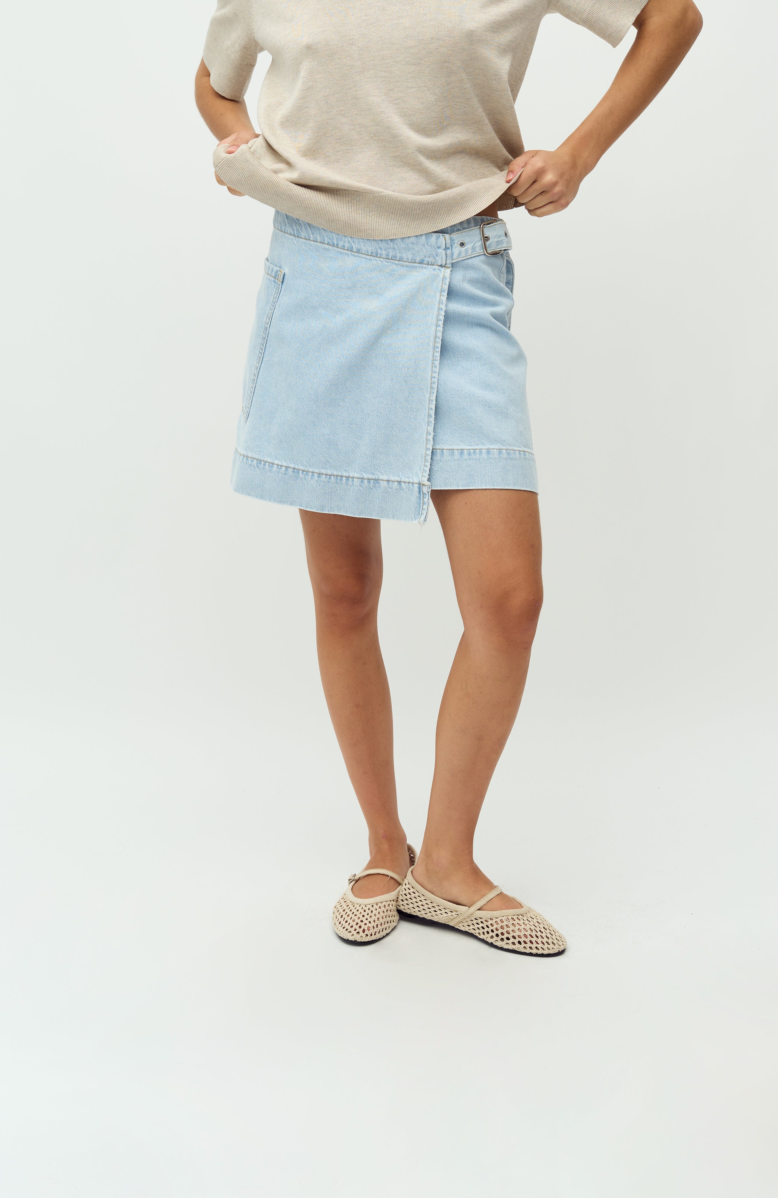 Kalinca-M_Lighter Blue Wash_Model_1