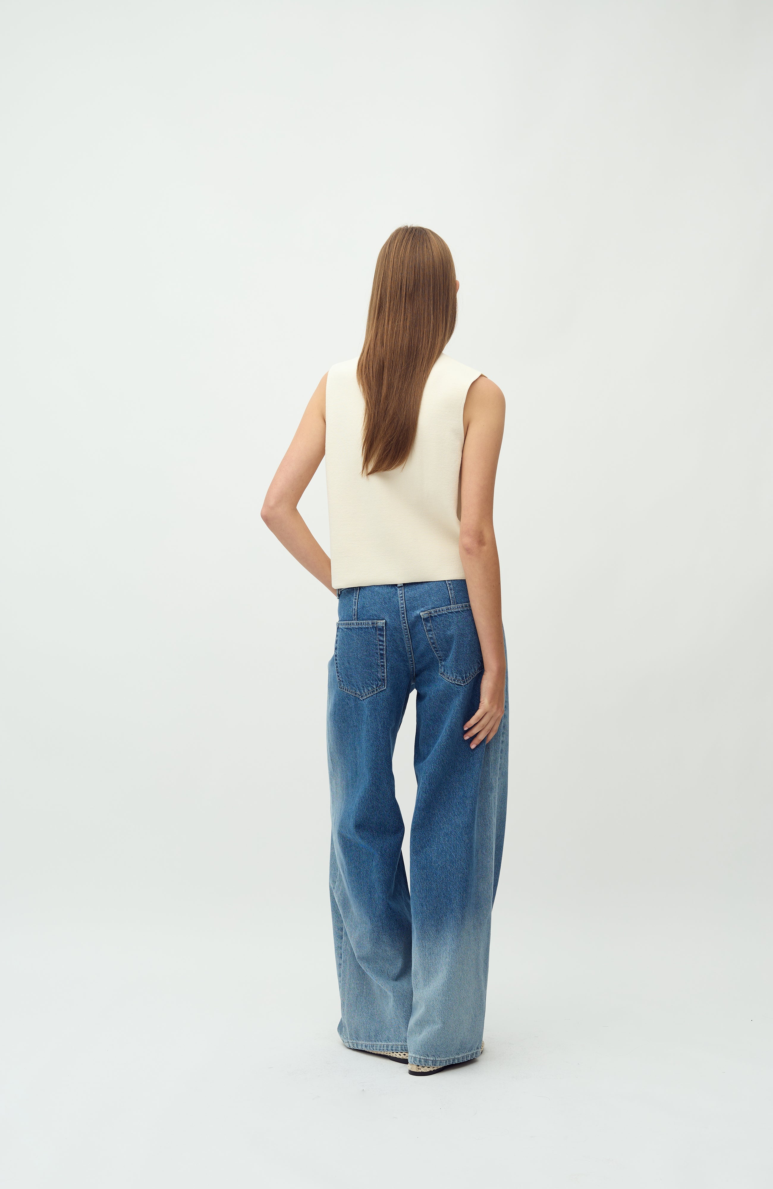 Pyras-M_Fading Denim Wash_Model_1