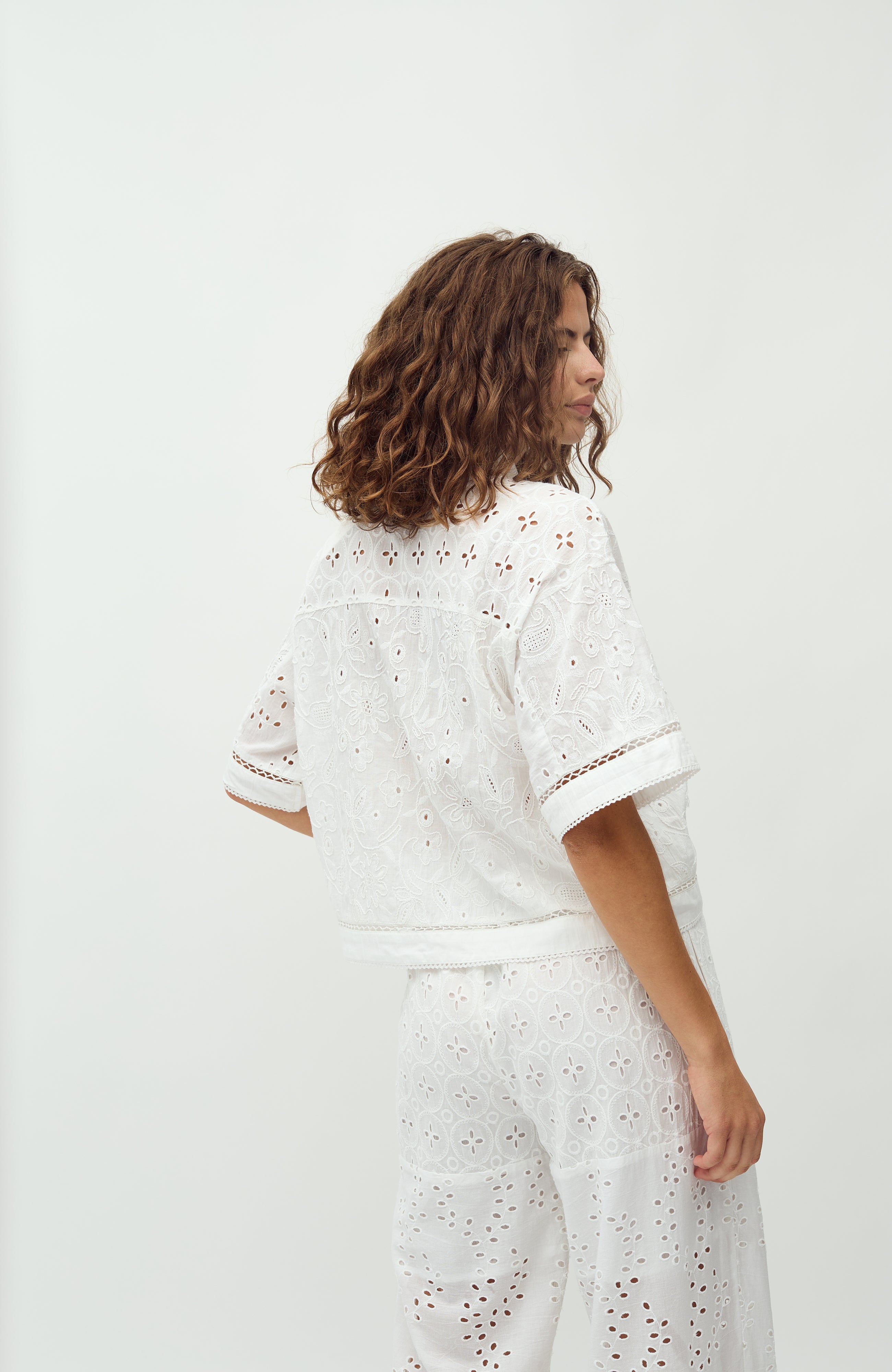 Sonja-M_White_Model_2