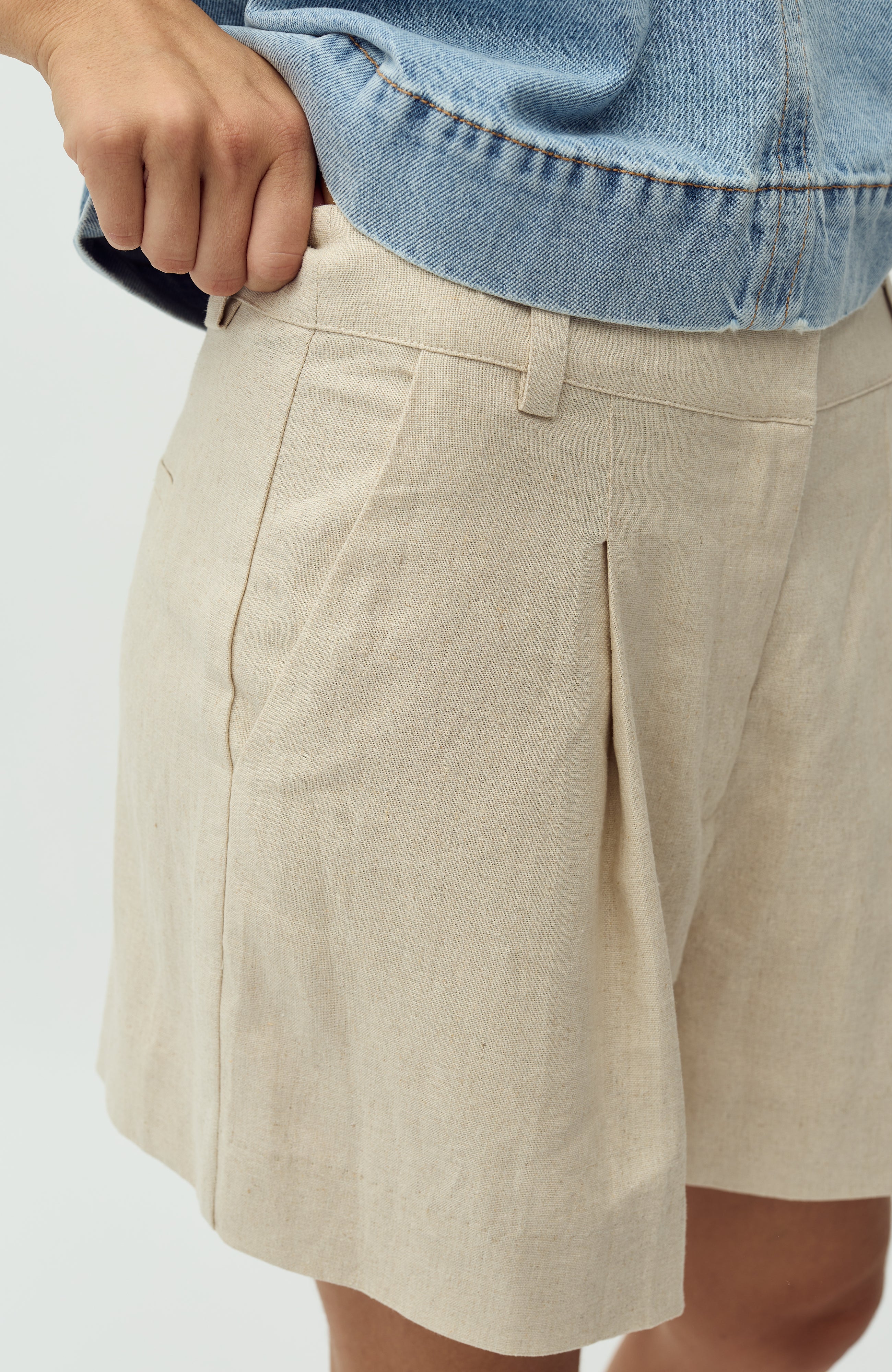 Cristiana-M_Natural Linen_Model_3