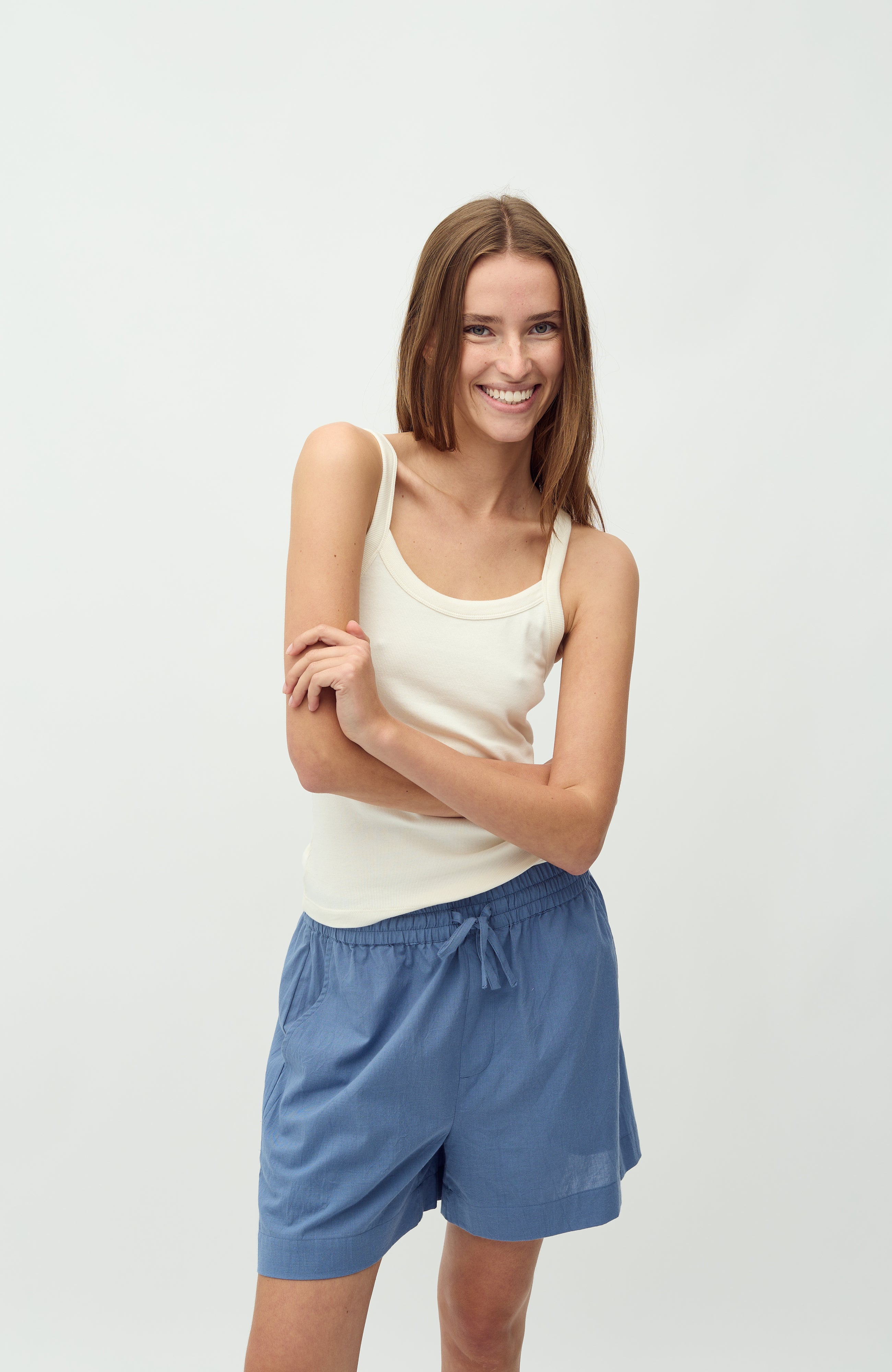 Essa-M_White_Model_3