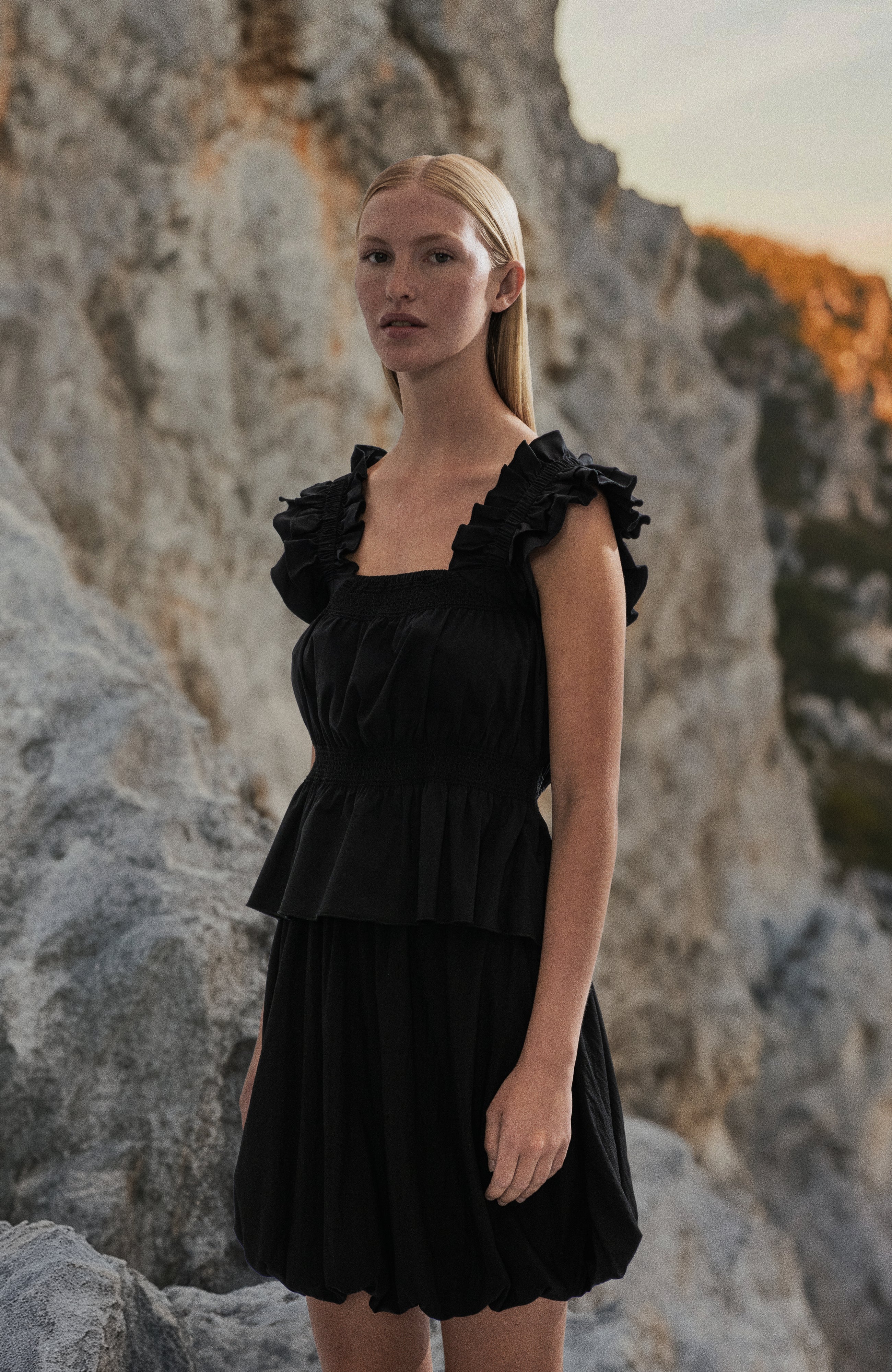 Sania-M_Black_Image_0