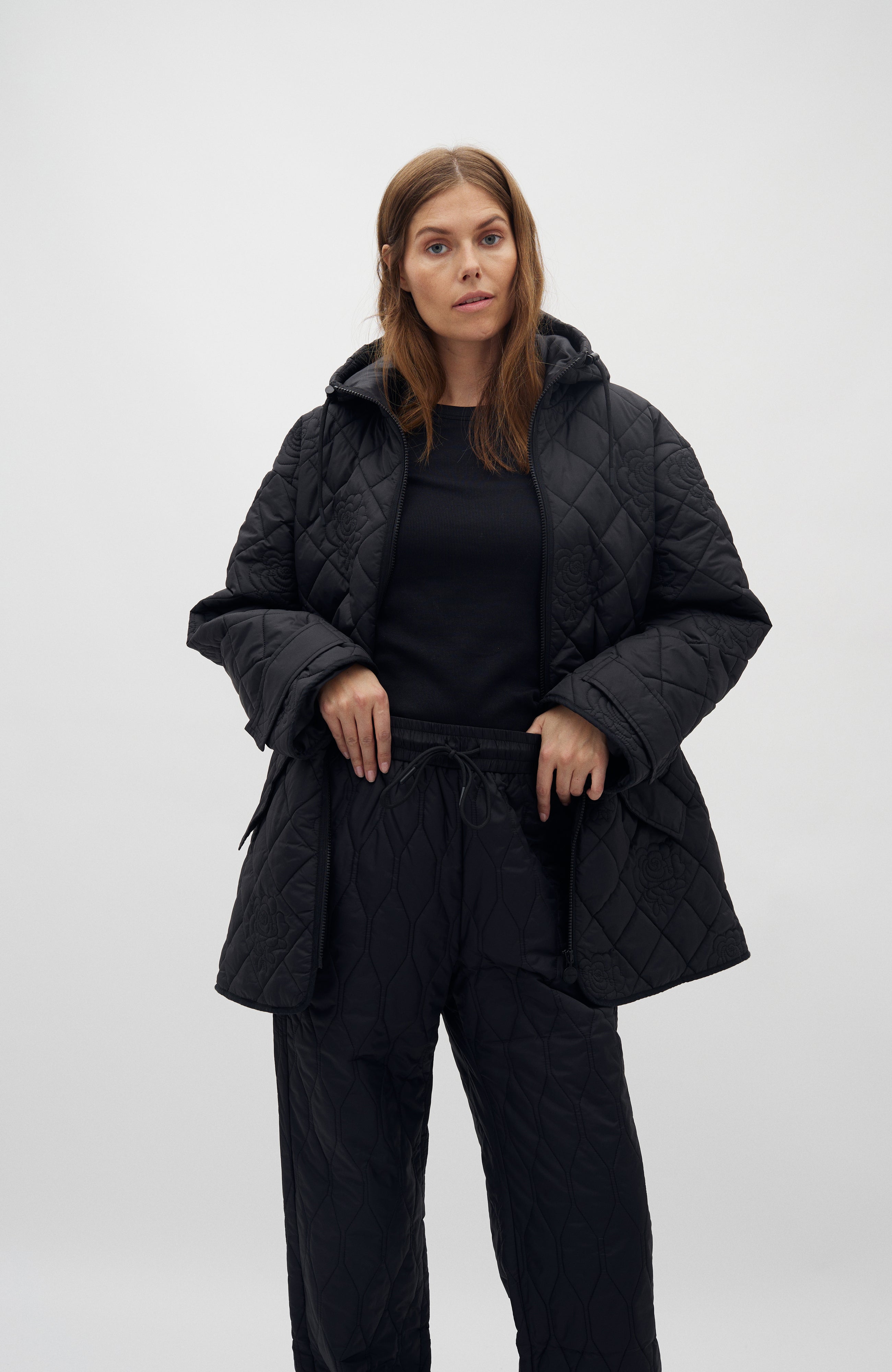 Menea-G_Black_Model_1