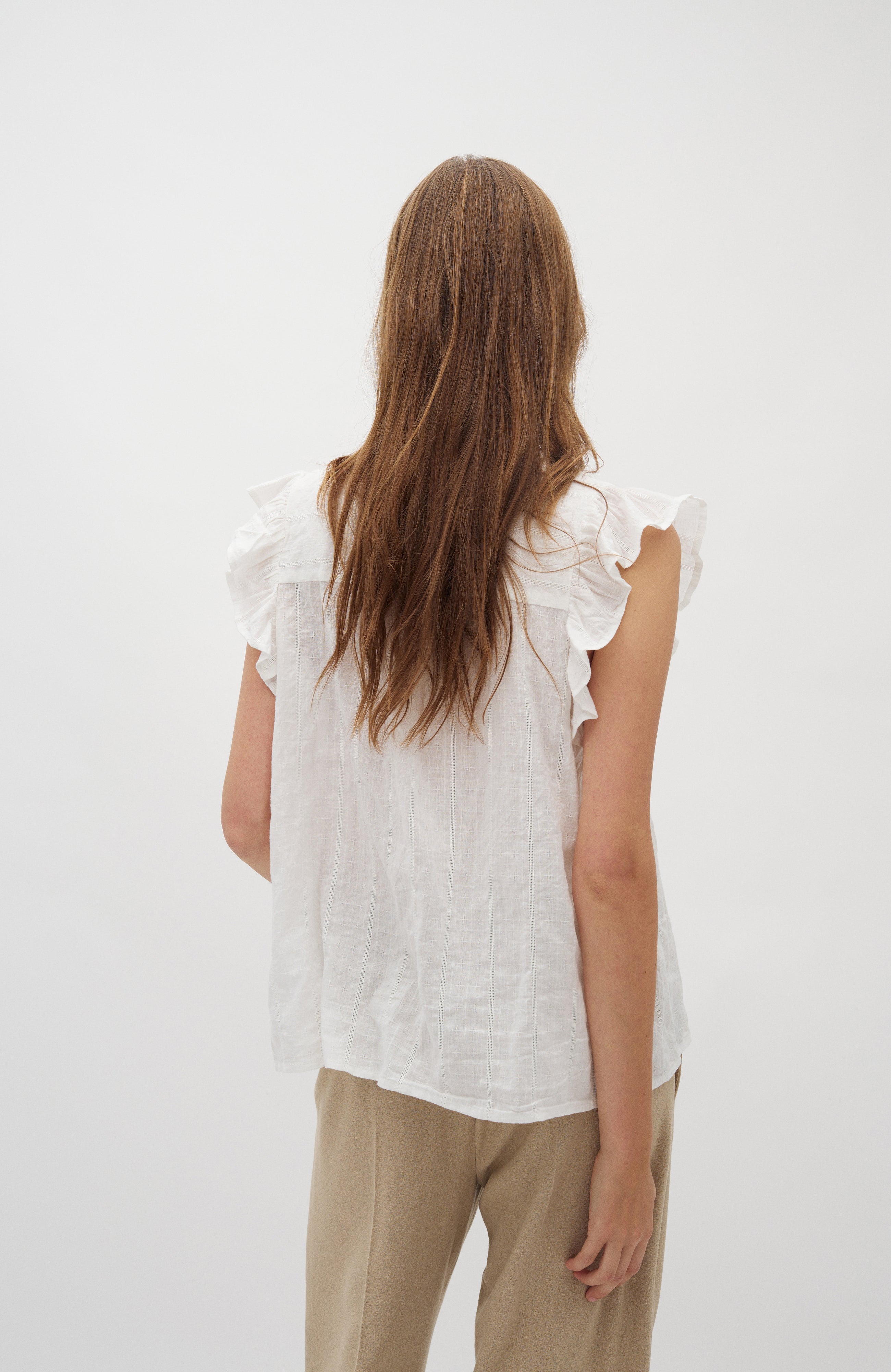 Gemala-M_White_Model_2