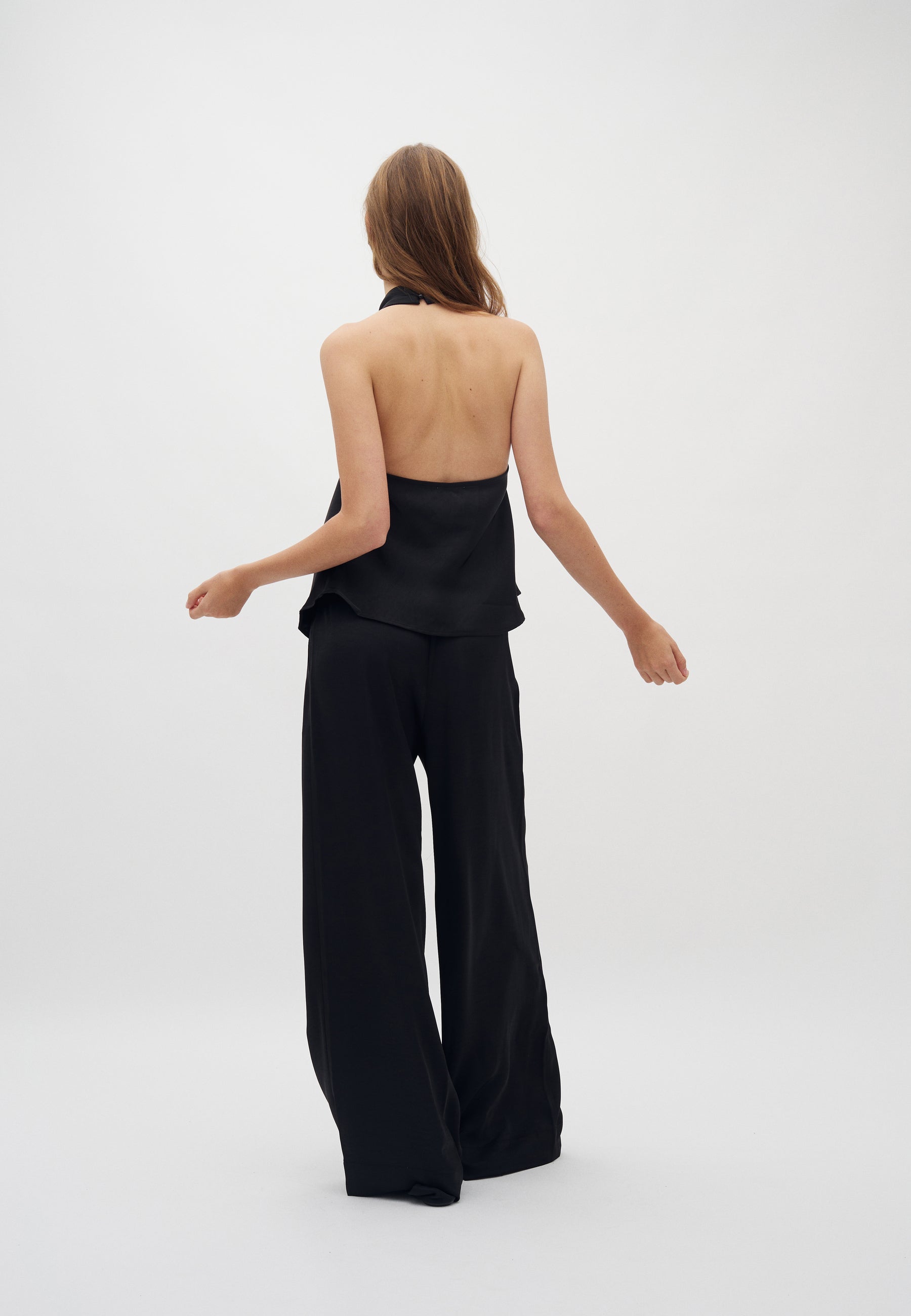 Zuzela-M_Black_Model_1