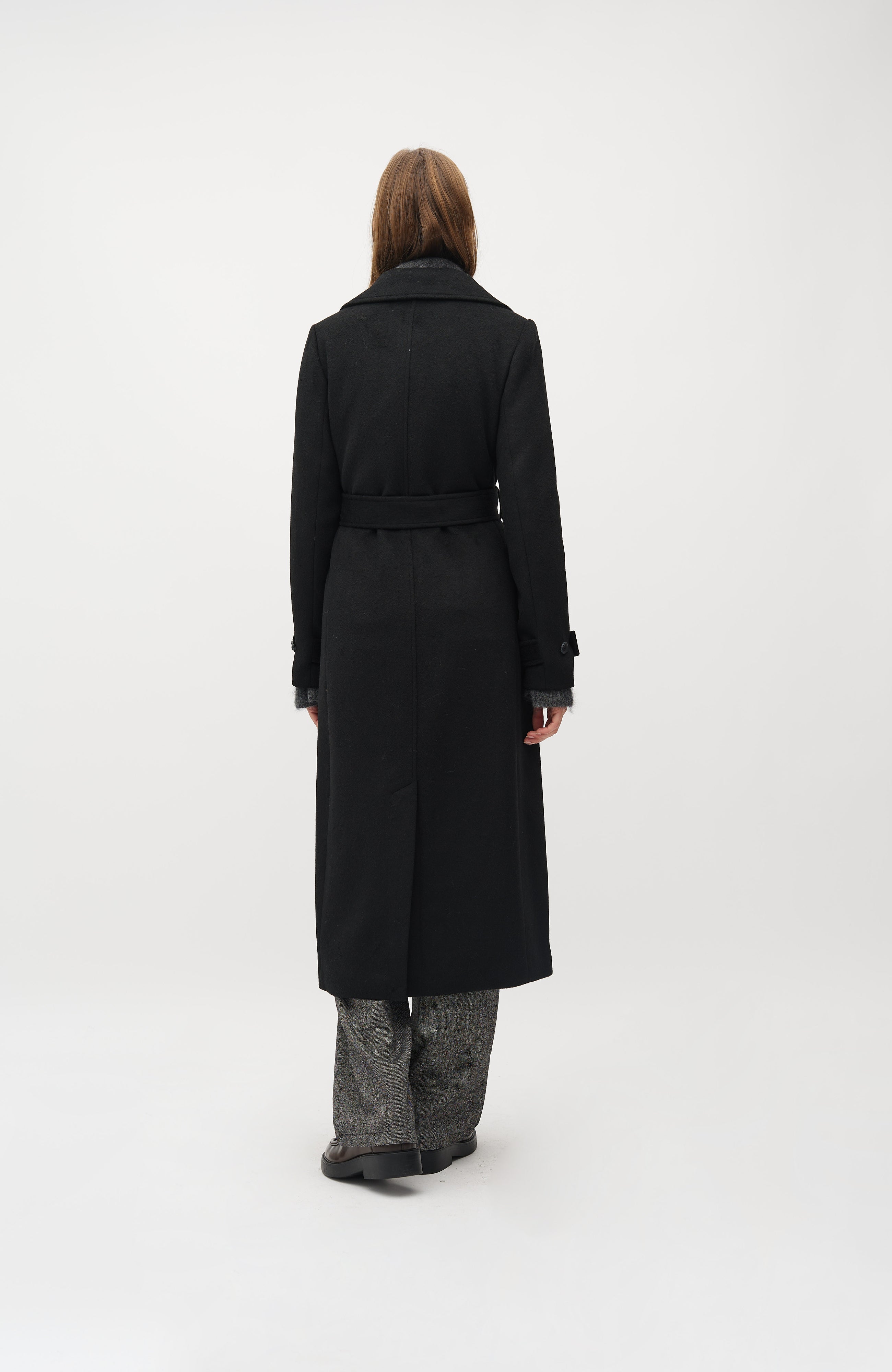 Kasimira-M_Black_Model_3