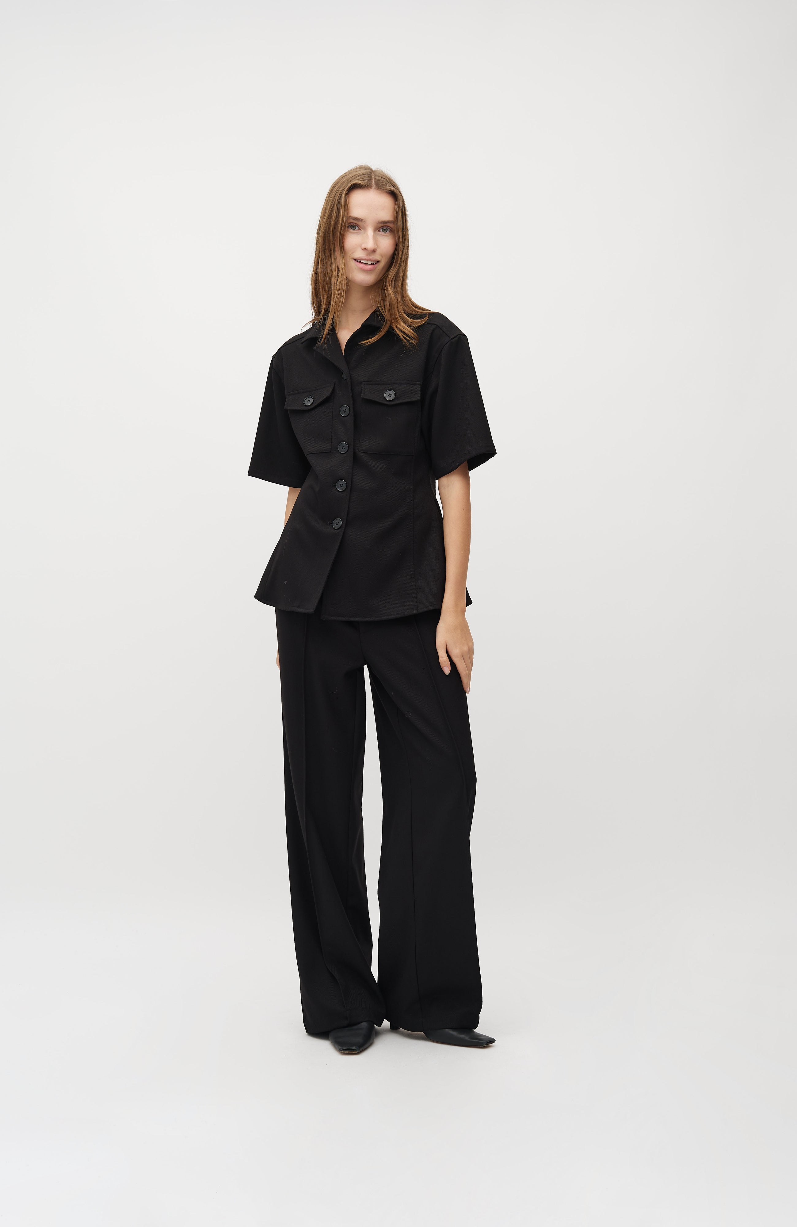 Peplina-M_Black_Model_3