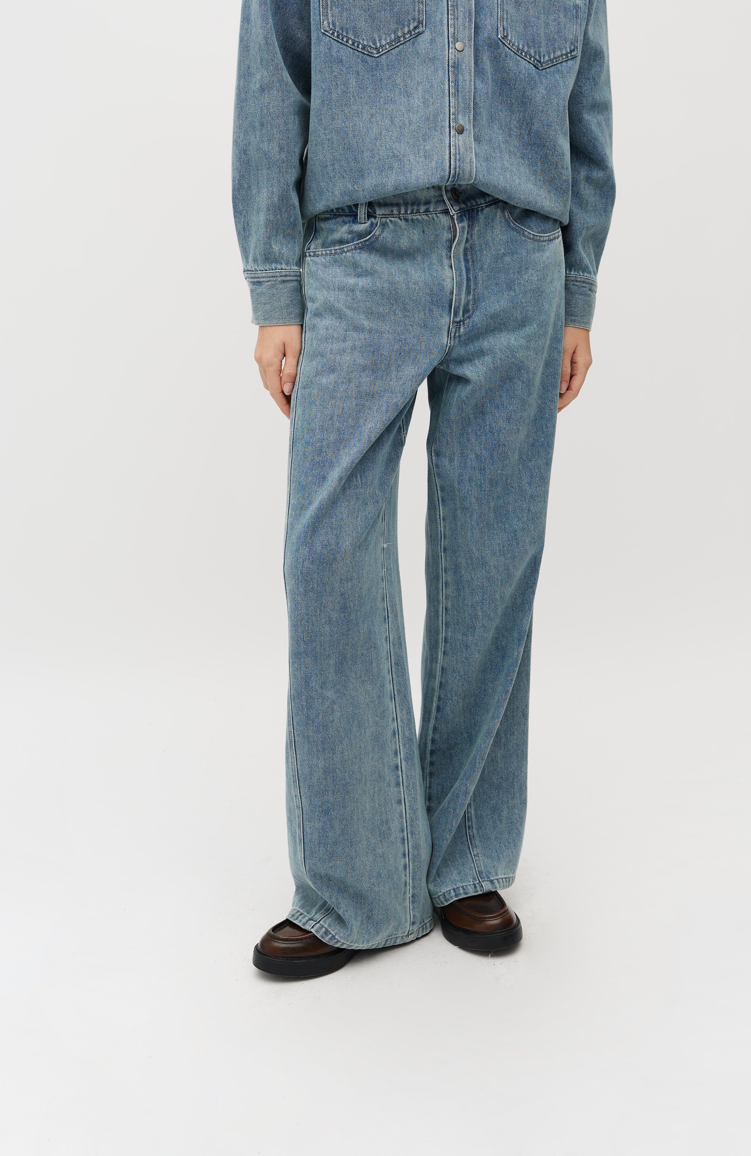 Katyn-M_Blue Soft Wash_Model_1