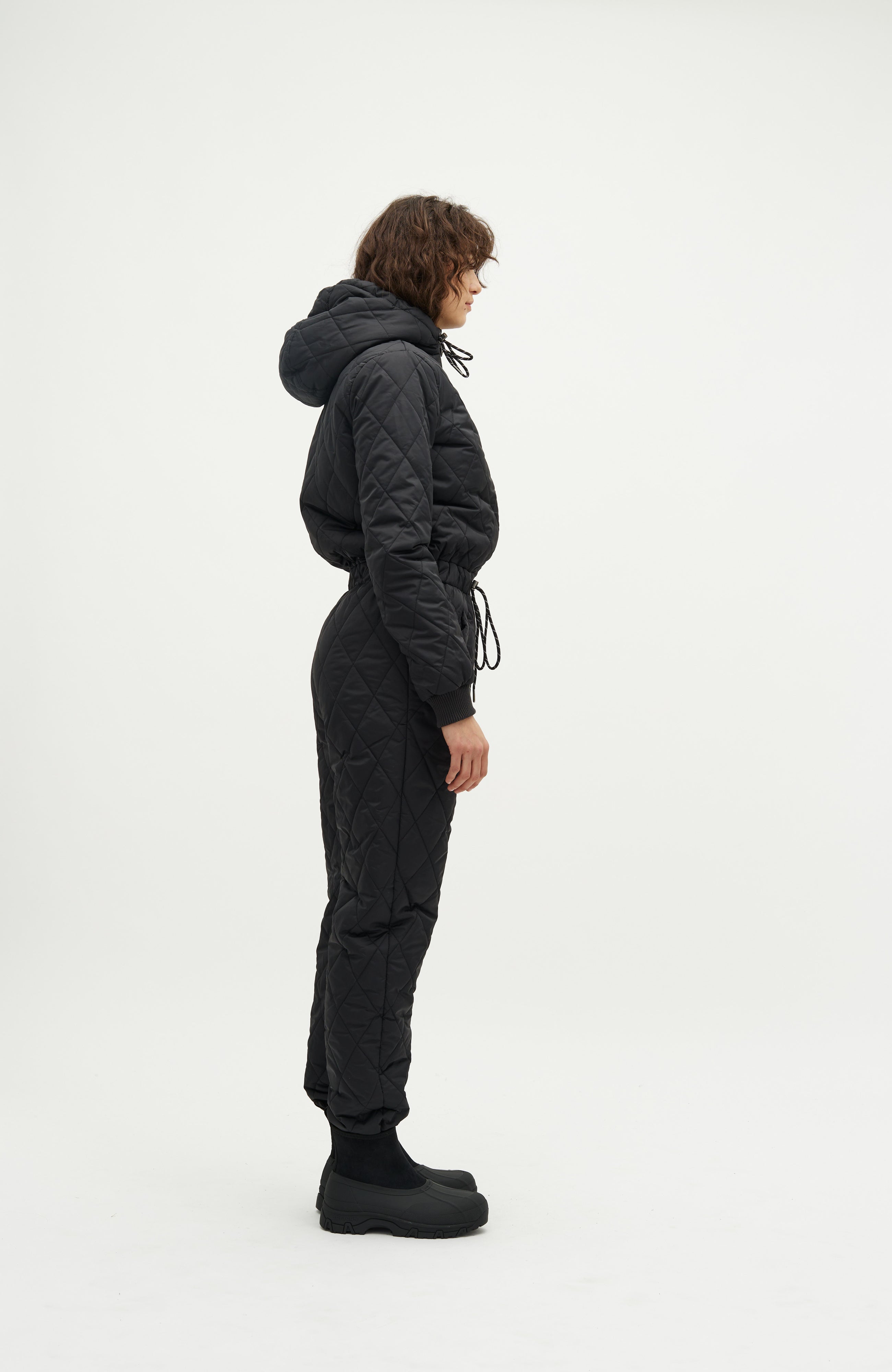 Isolde T_Black_Model_1