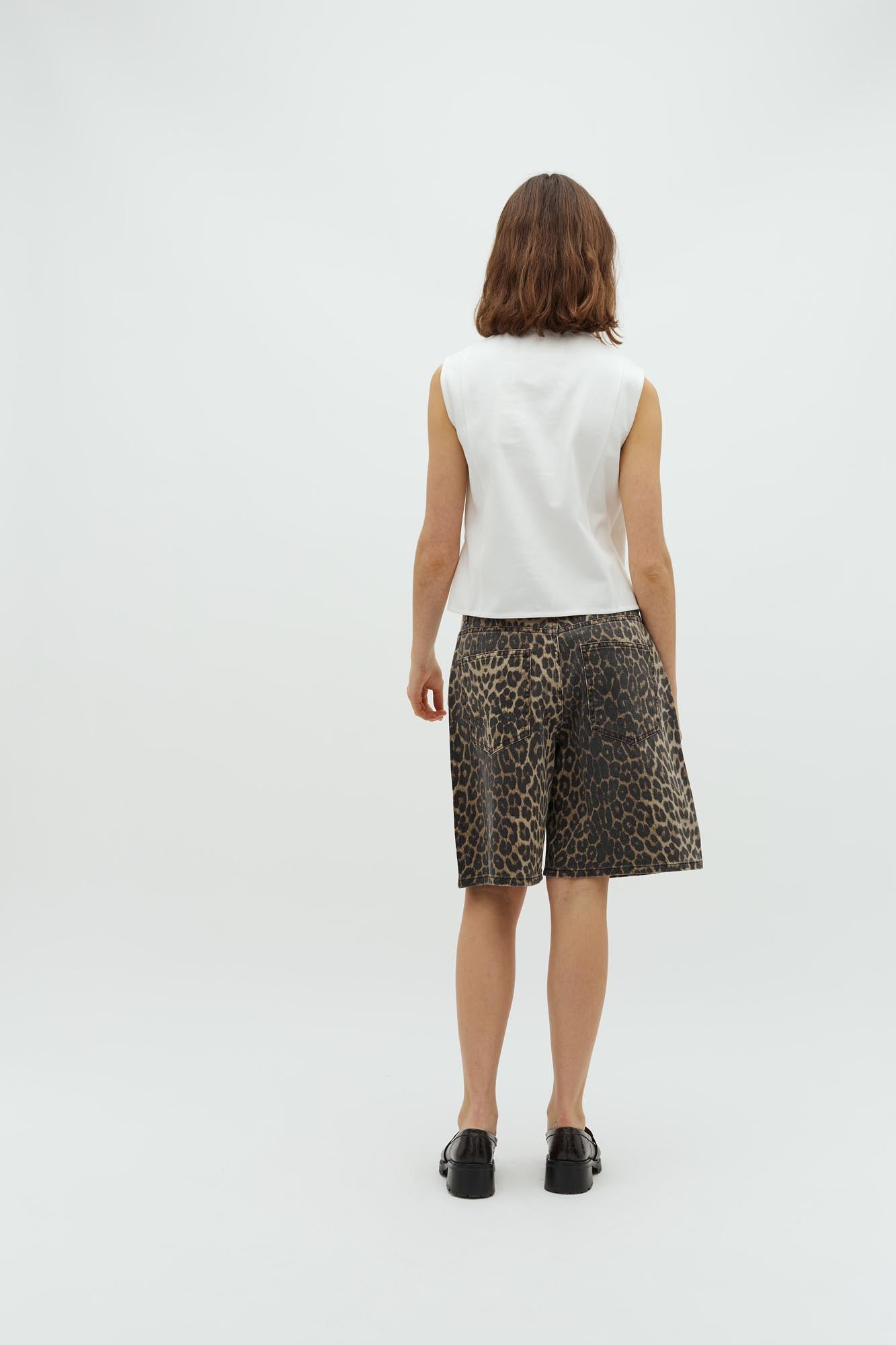 Ciana scallop-G_White_Model_4