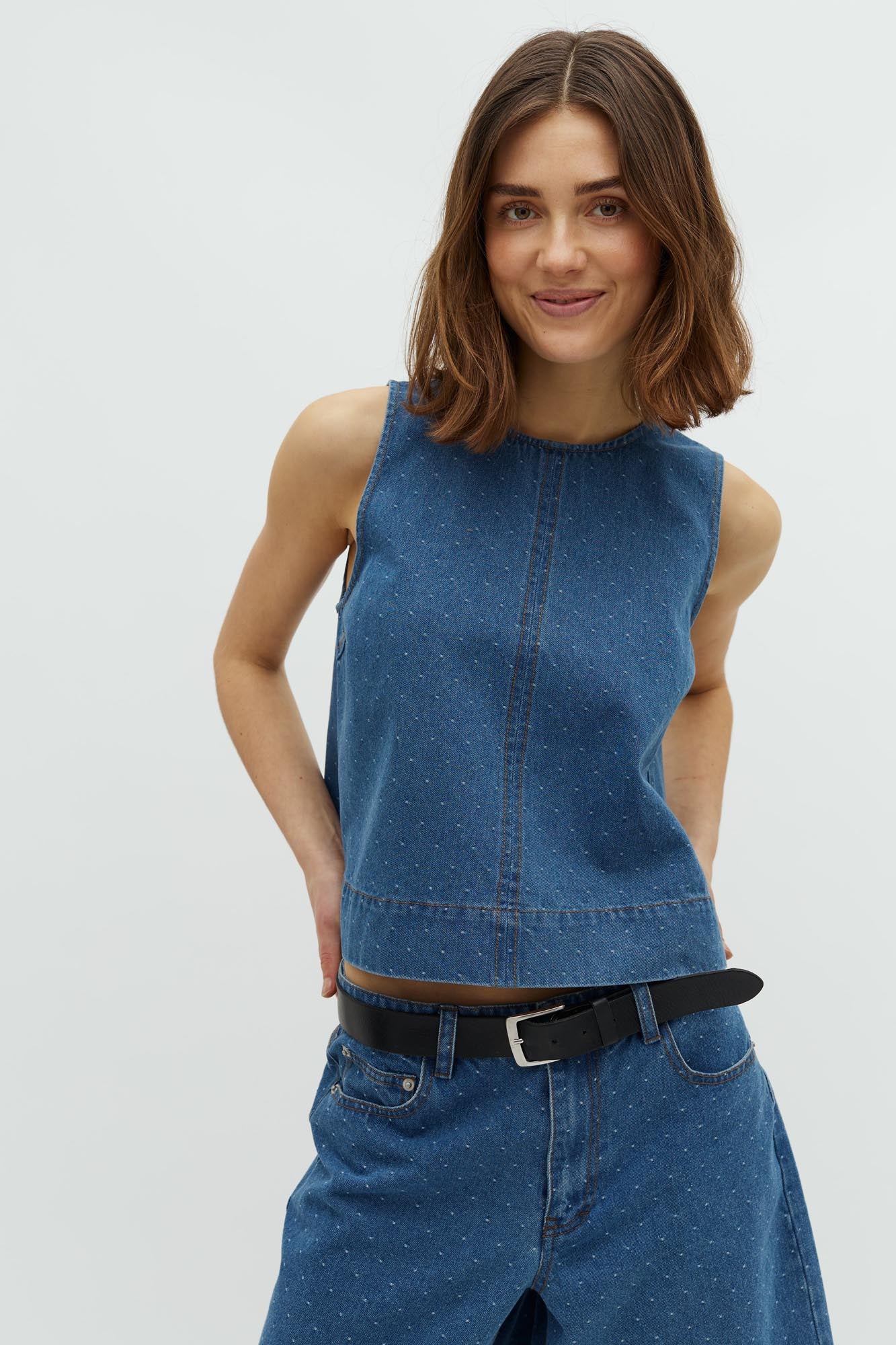 Rihne-G_Midt blue dot_Model_4