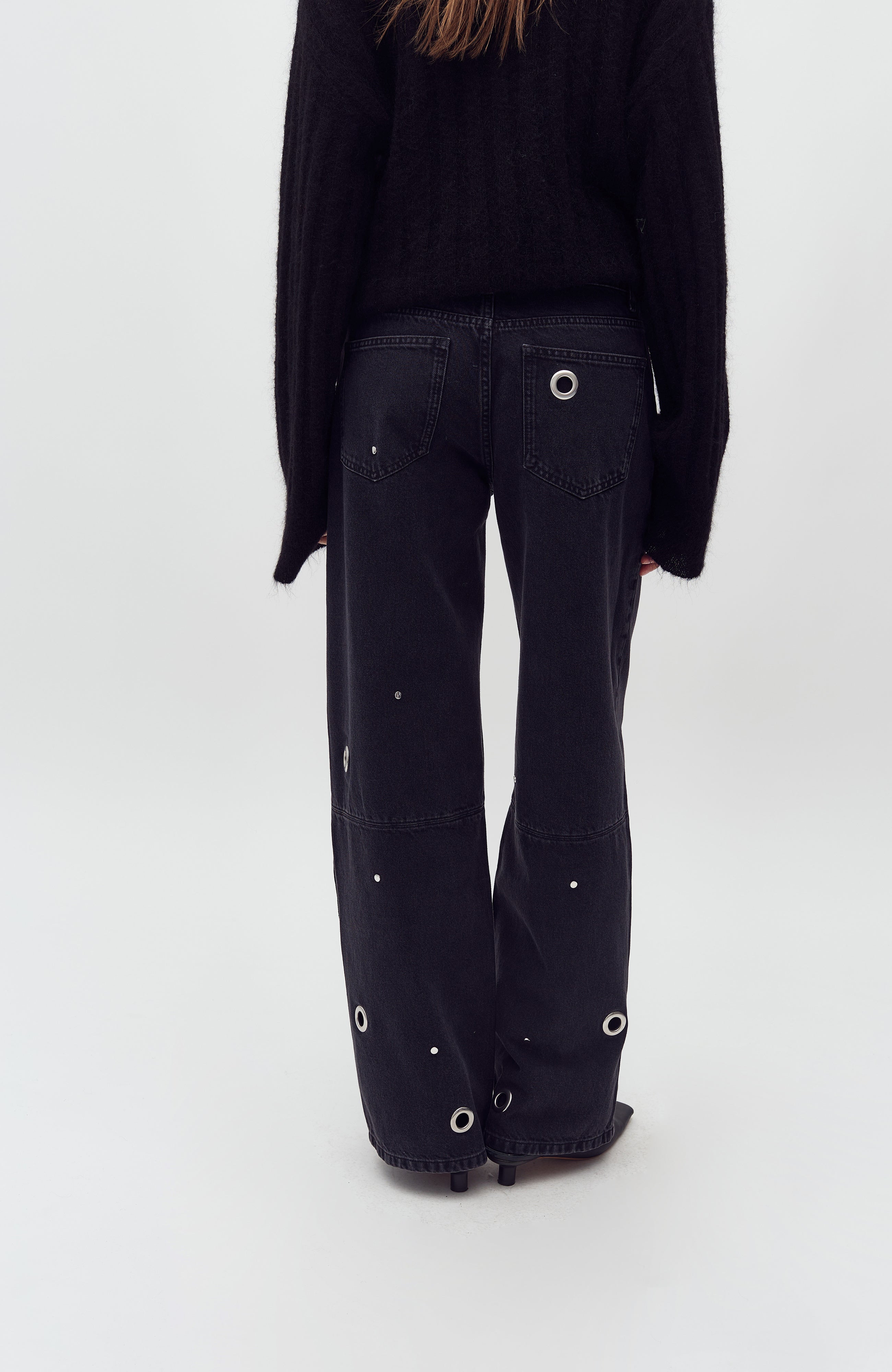 Luxia-M_Black Midnight Wash_Model_4