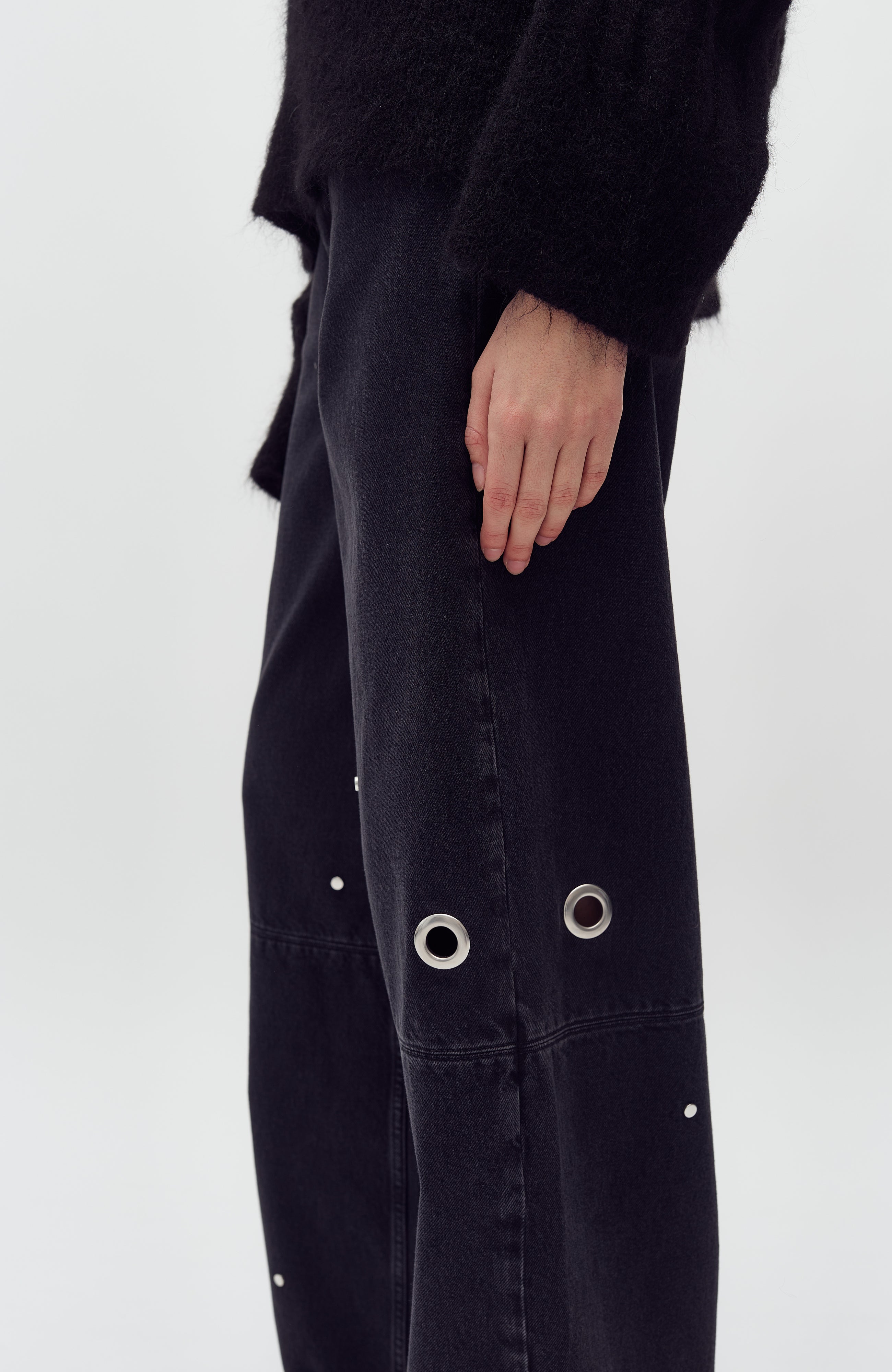 Luxia-M_Black Midnight Wash_Model_5