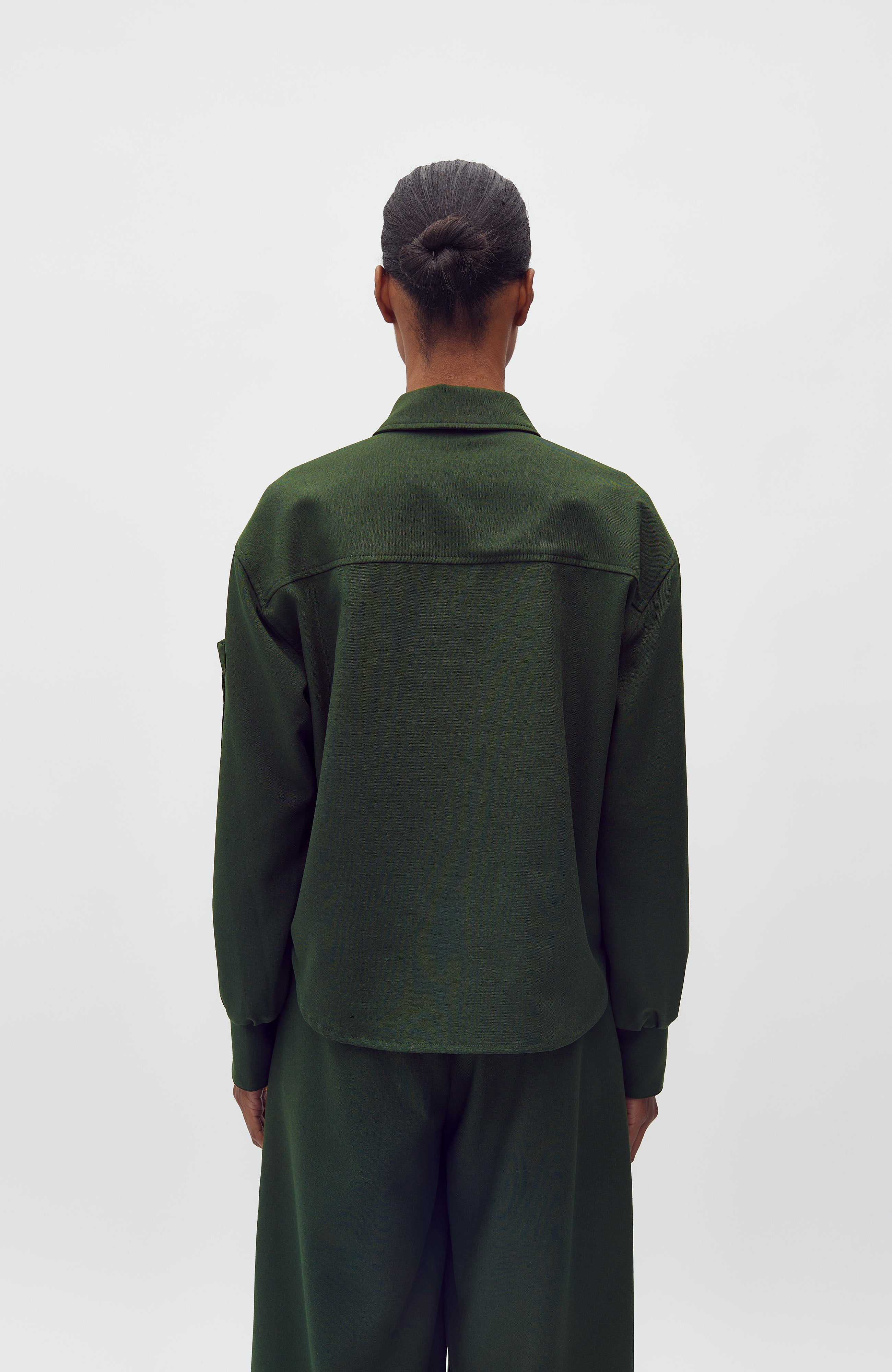 Cammia-M_Pine Green_Model_2