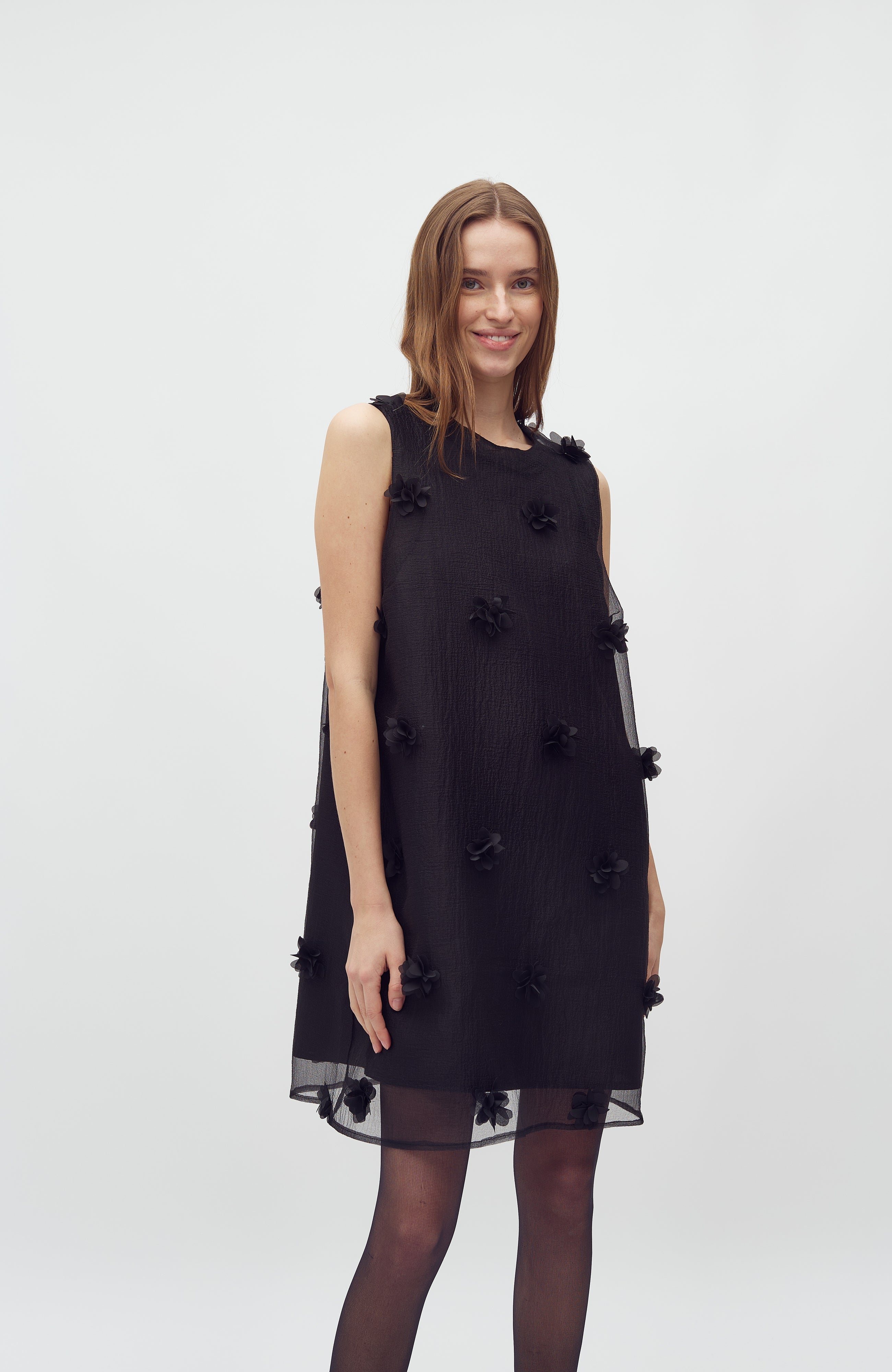 Molli-M_Black_Model_1