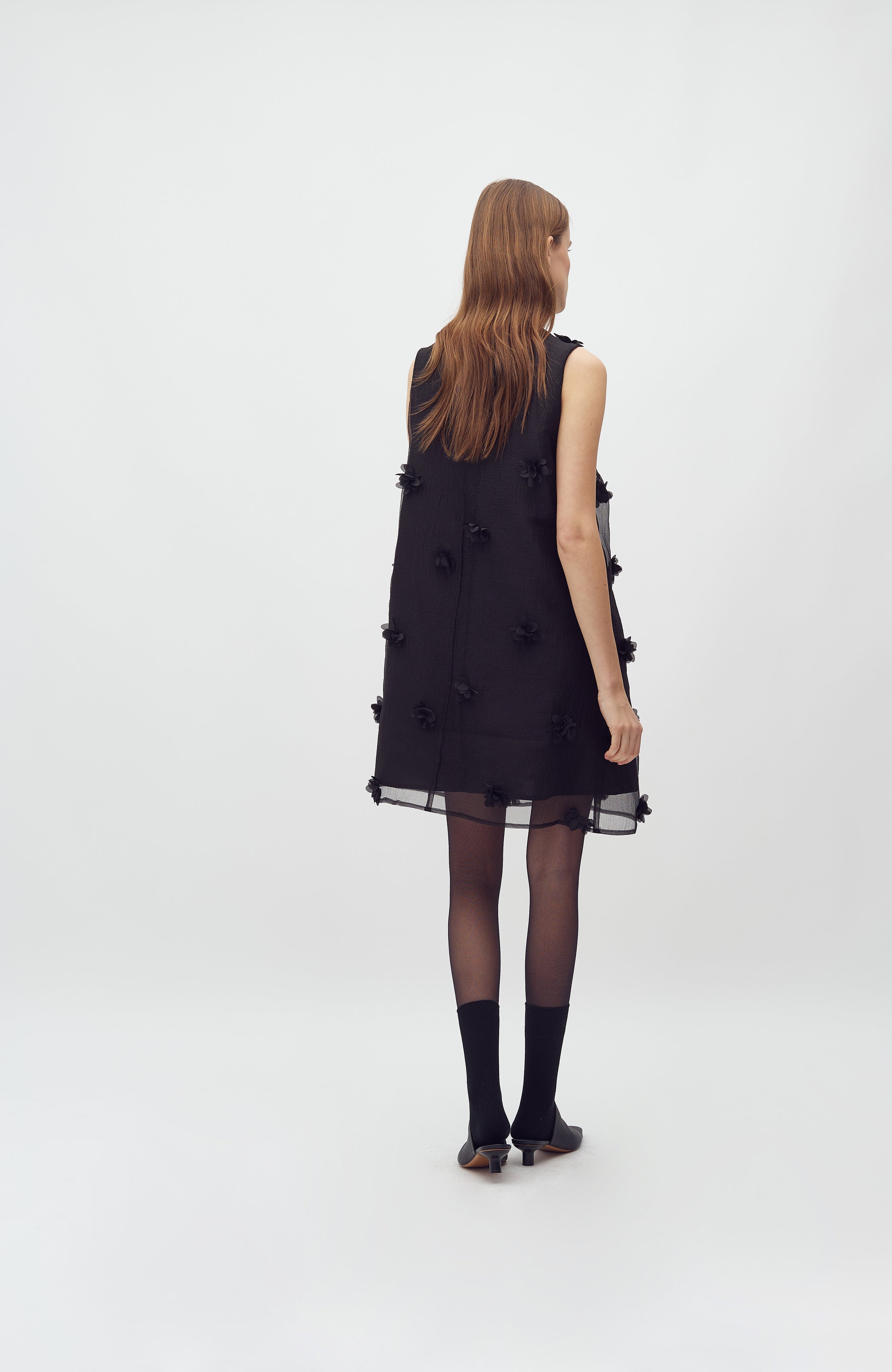 Molli-M_Black_Model_3