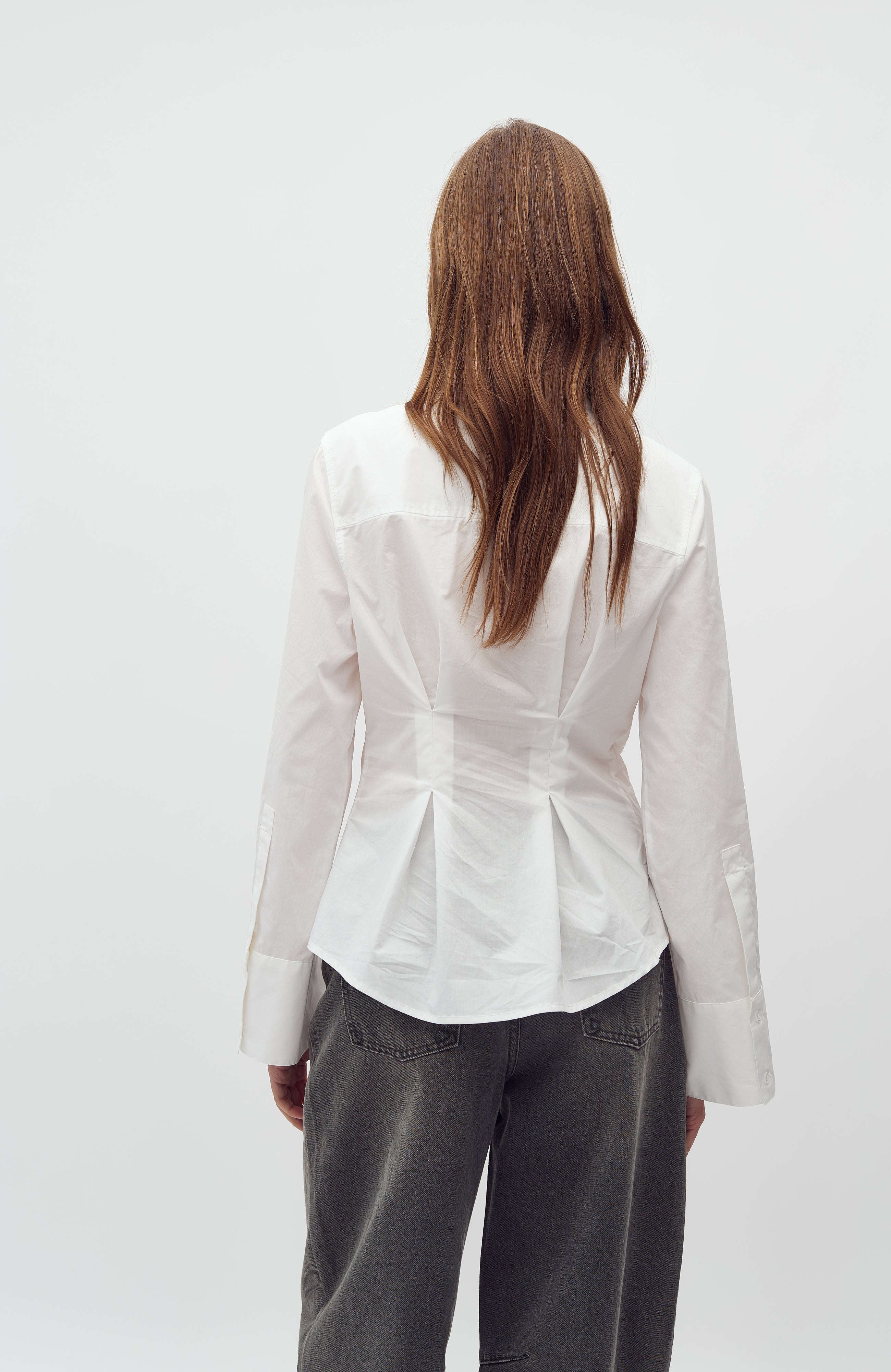 Kaloni-M_White_Model_6