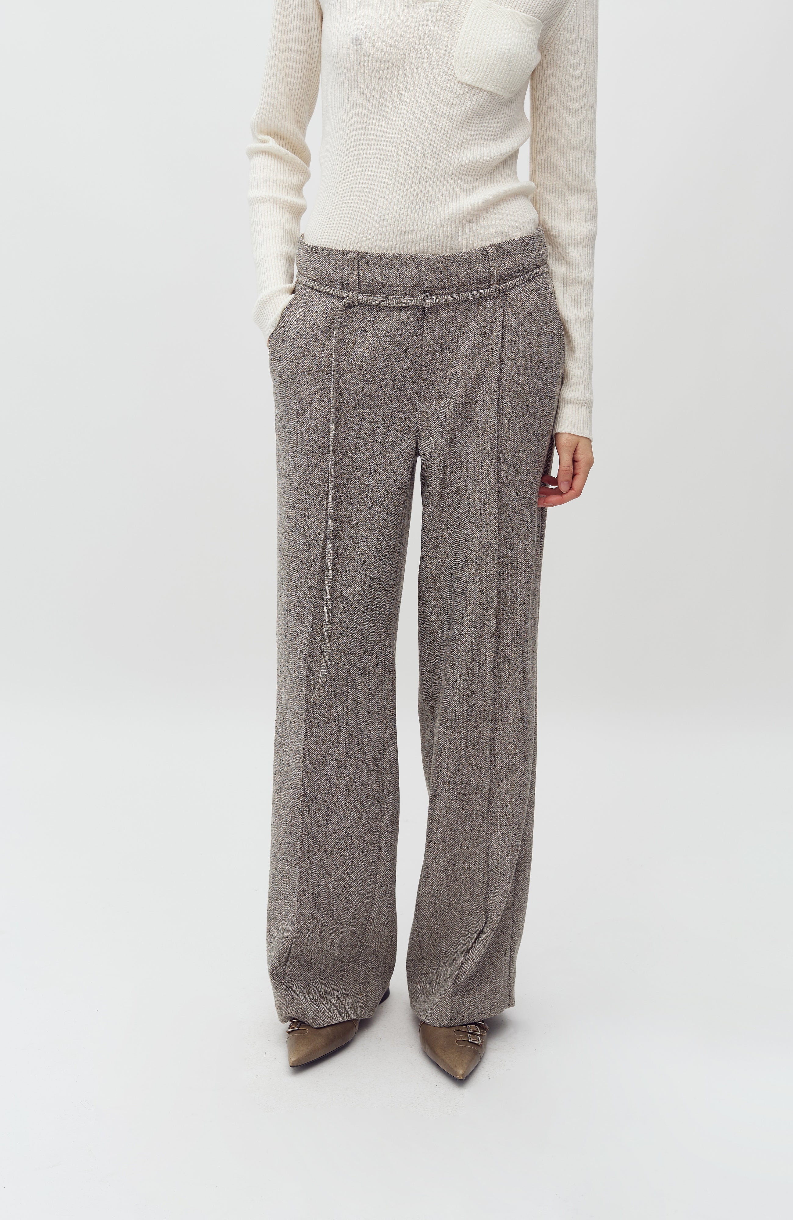 Kammia-M_Pepper Grey Melange_Model_1