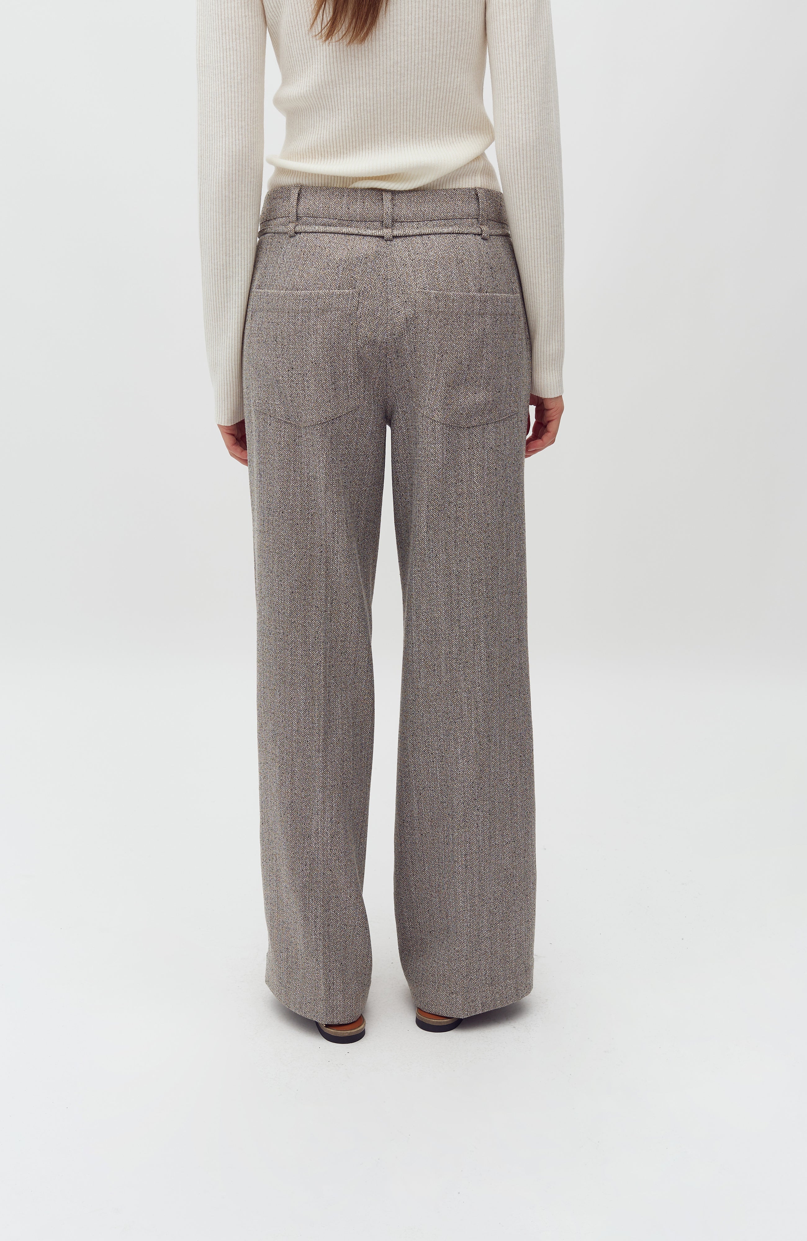 Kammia-M_Pepper Grey Melange_Model_3