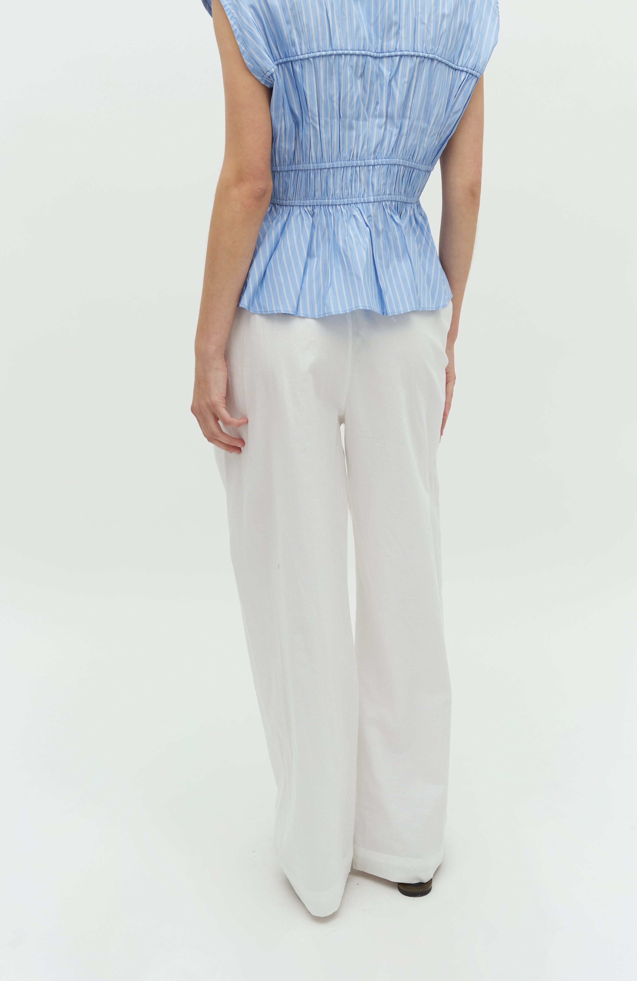 Grasielle-M_White_Model_2