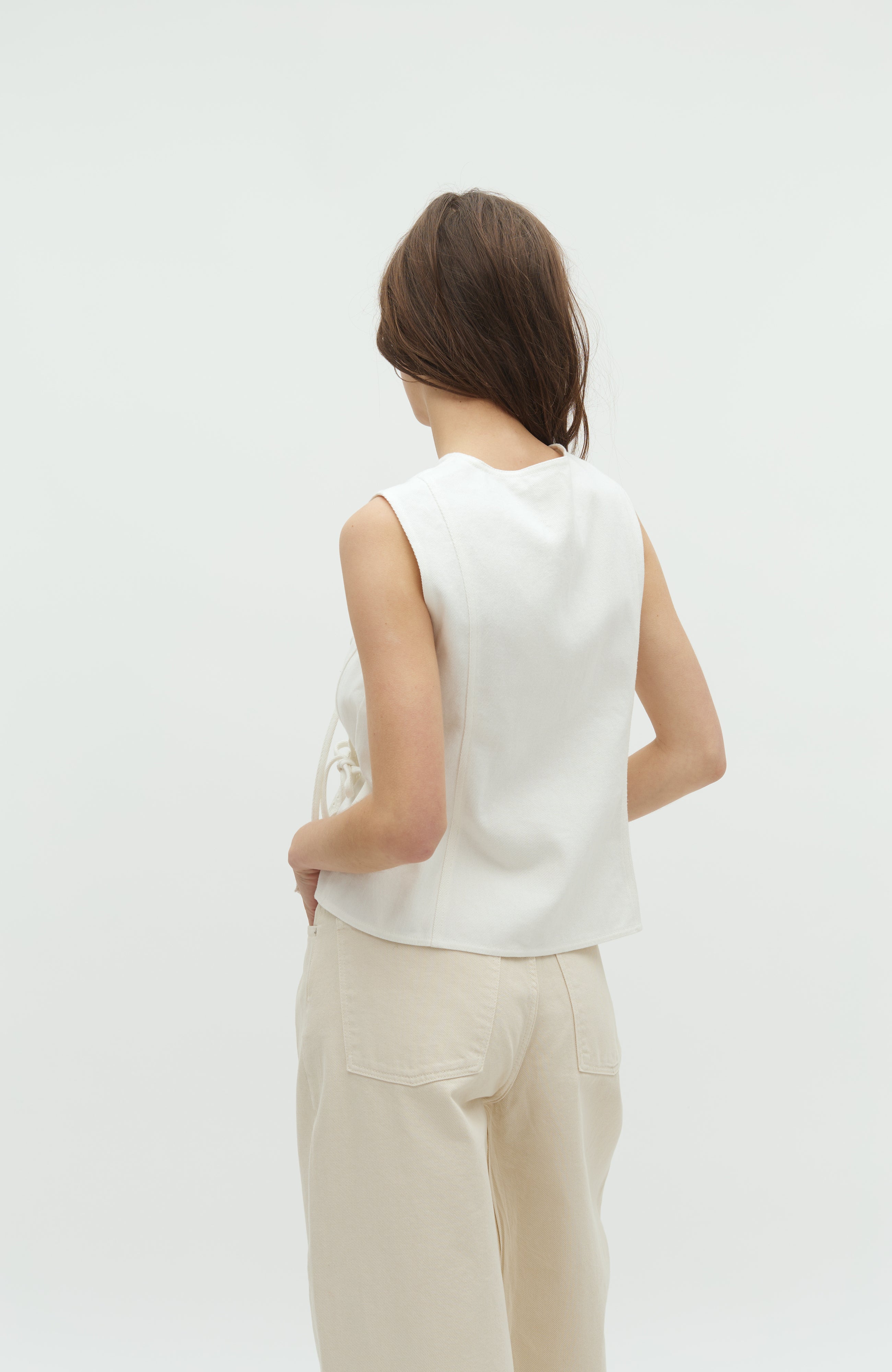 Ciana scallop-G_White_Model_1
