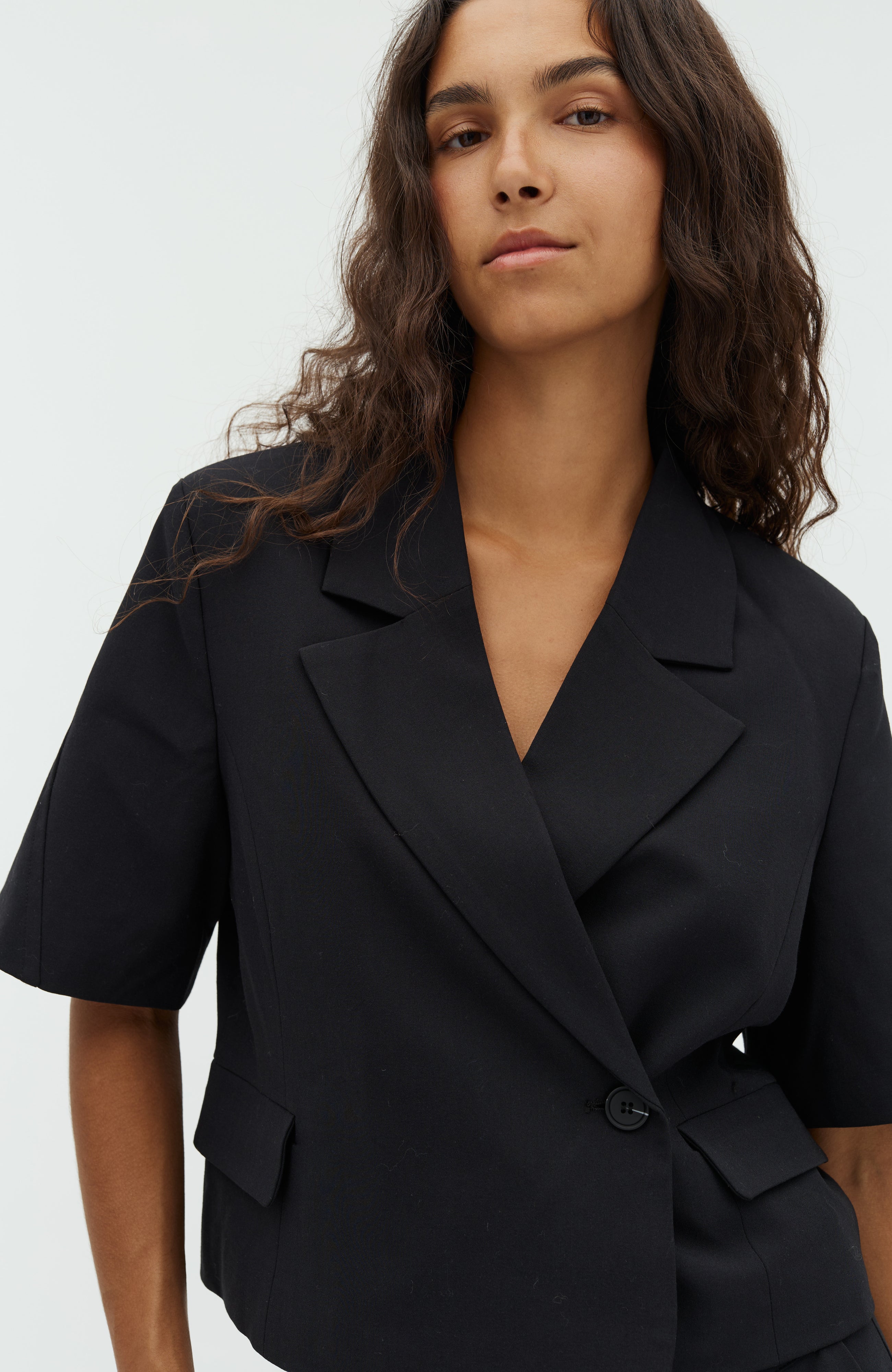 Robina-M_Black_Model_4