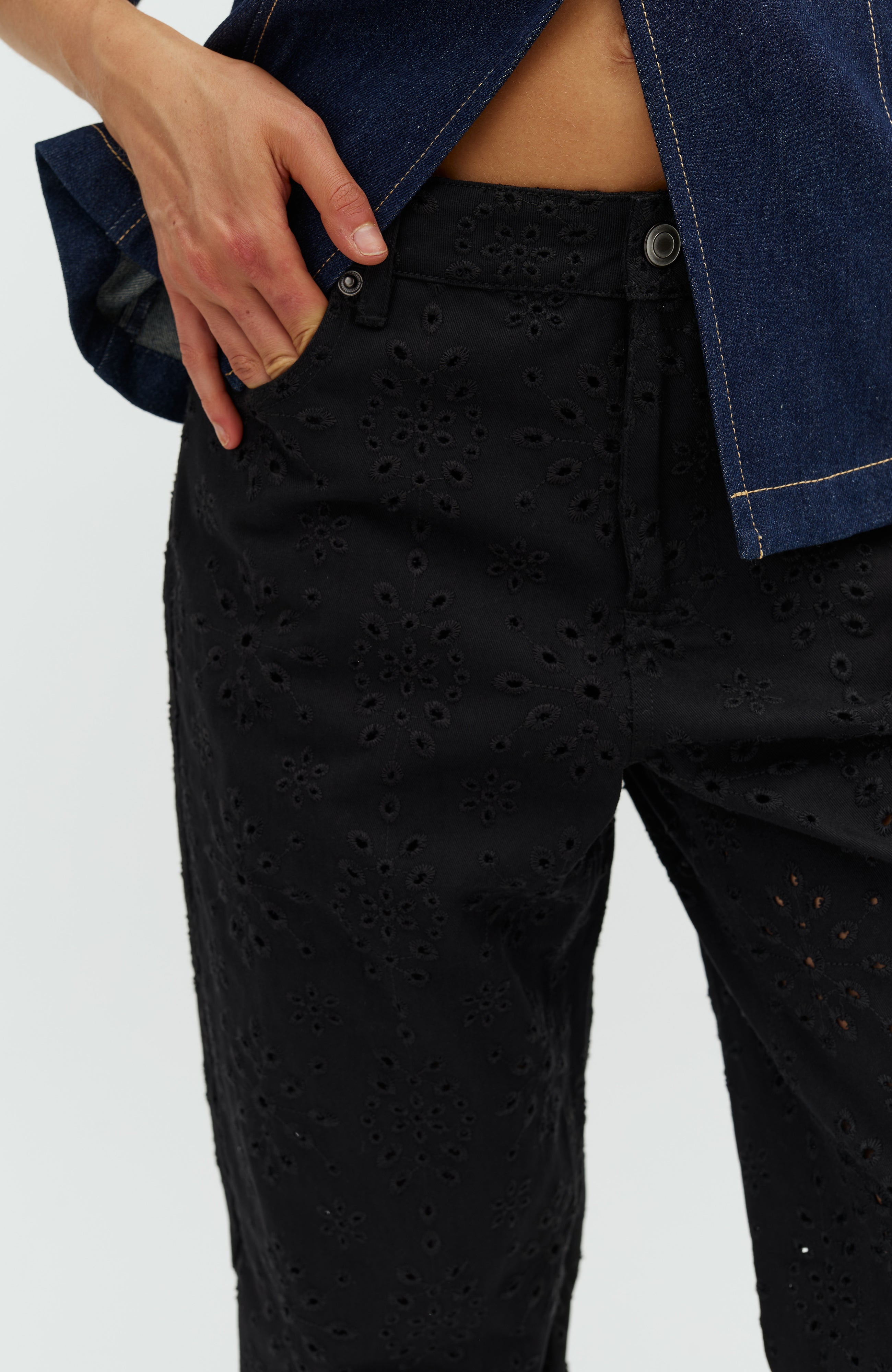 Cadian-G_Black_Model_2