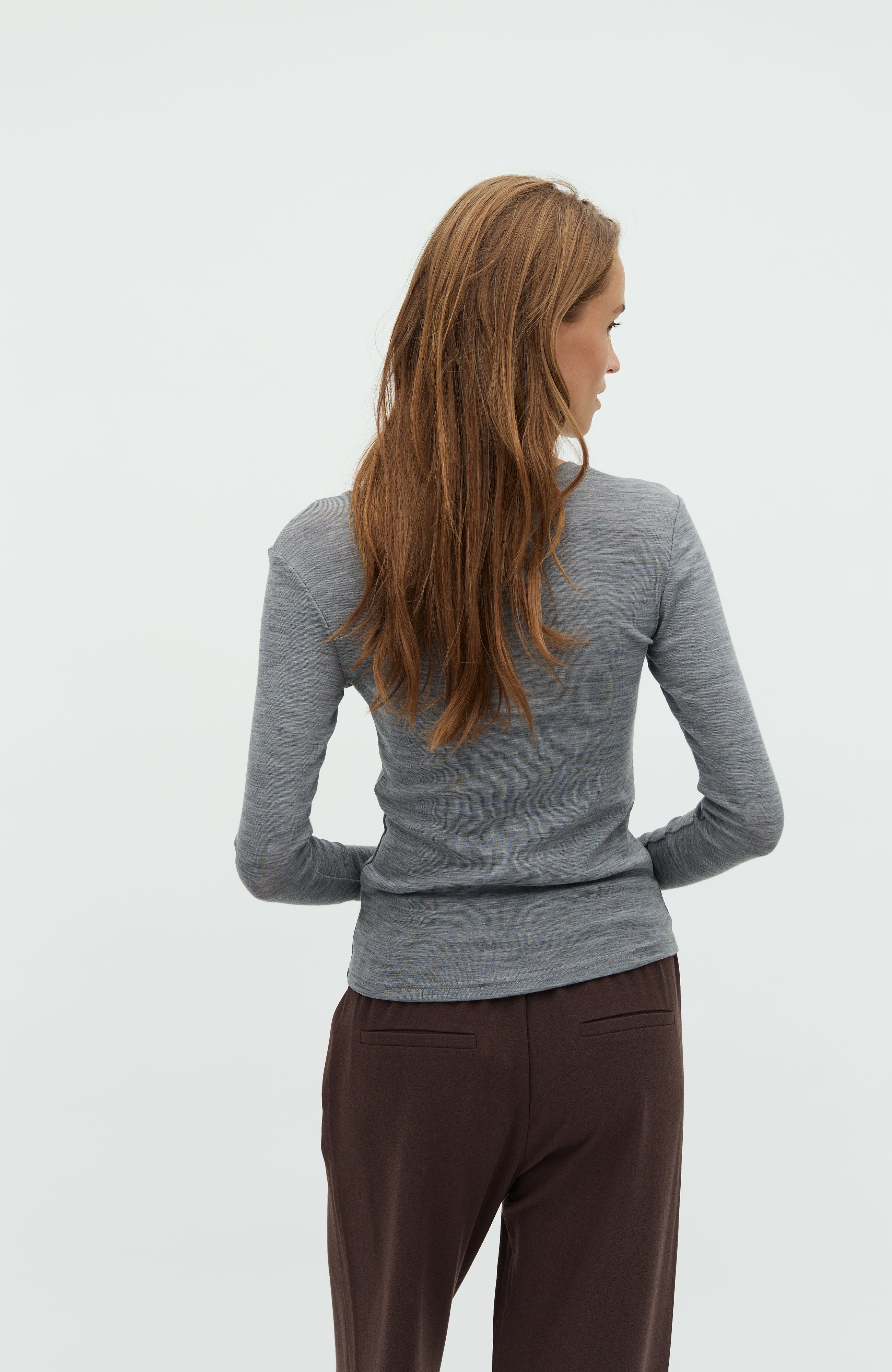 Christina-M_Medium Grey Melange_Model_5