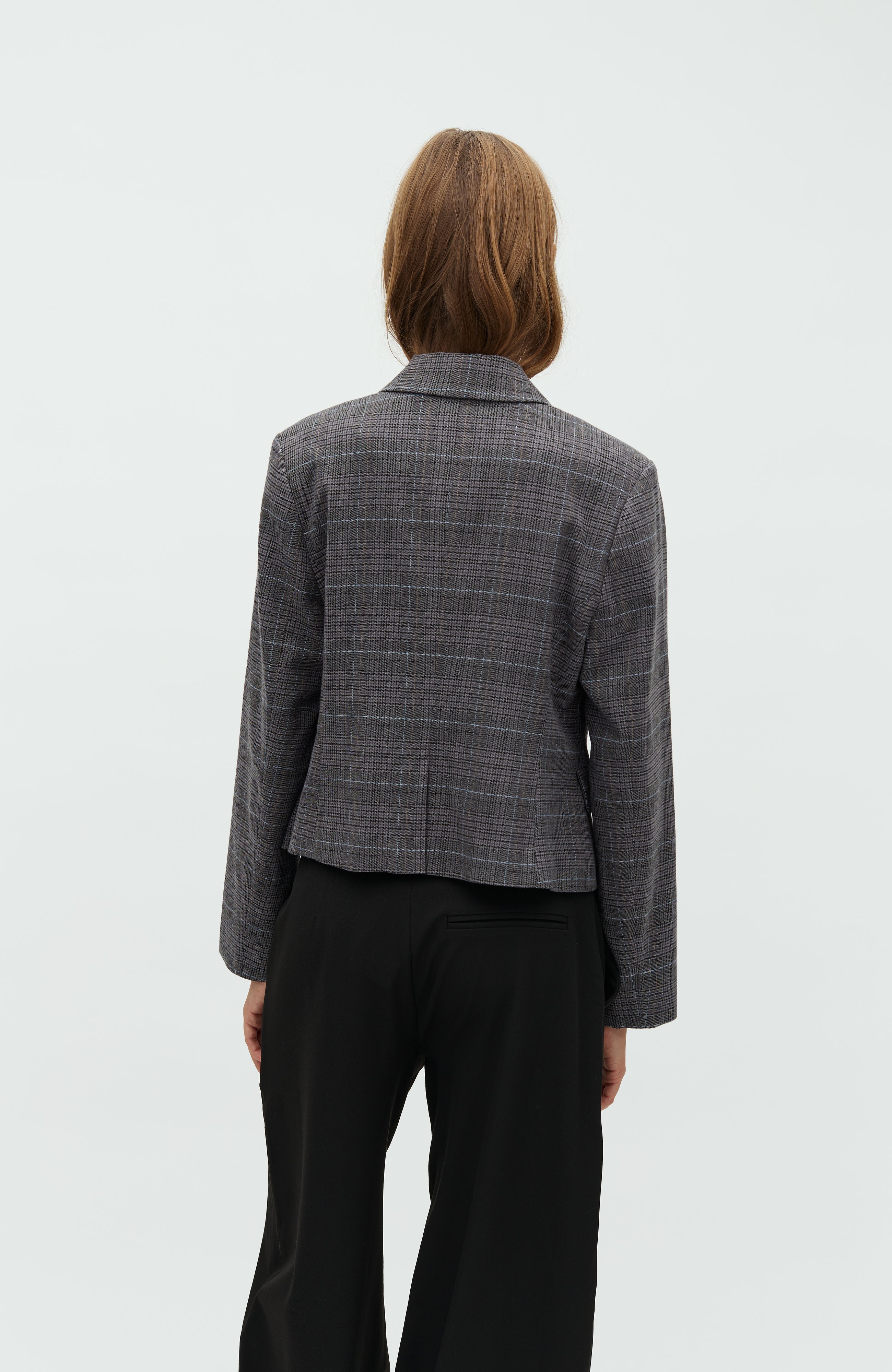 Iva-M_Grey Check_Model_2