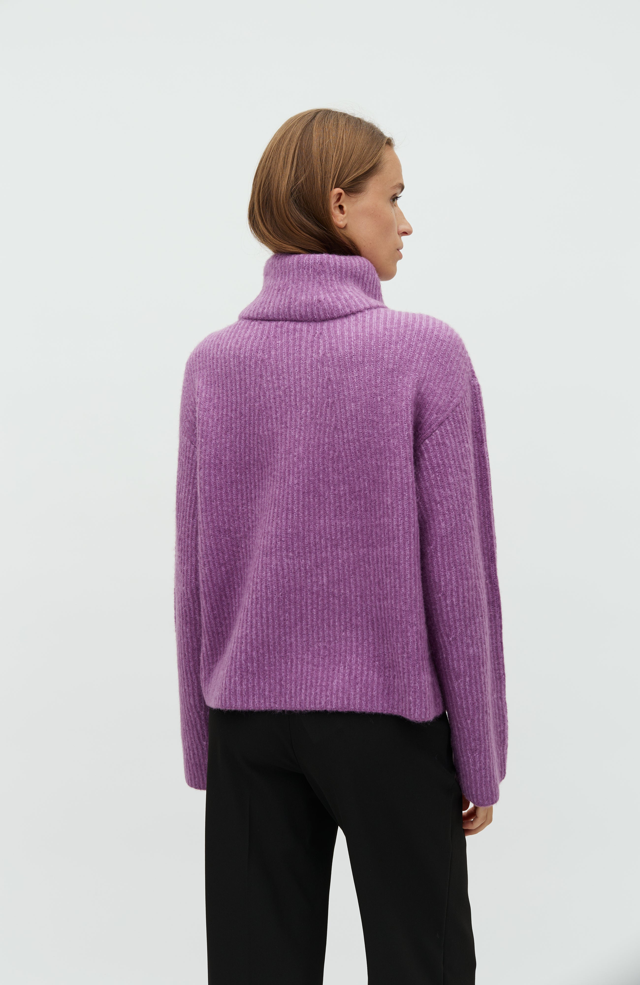 Kemina-M_Gentle Violet stripe_Model_1