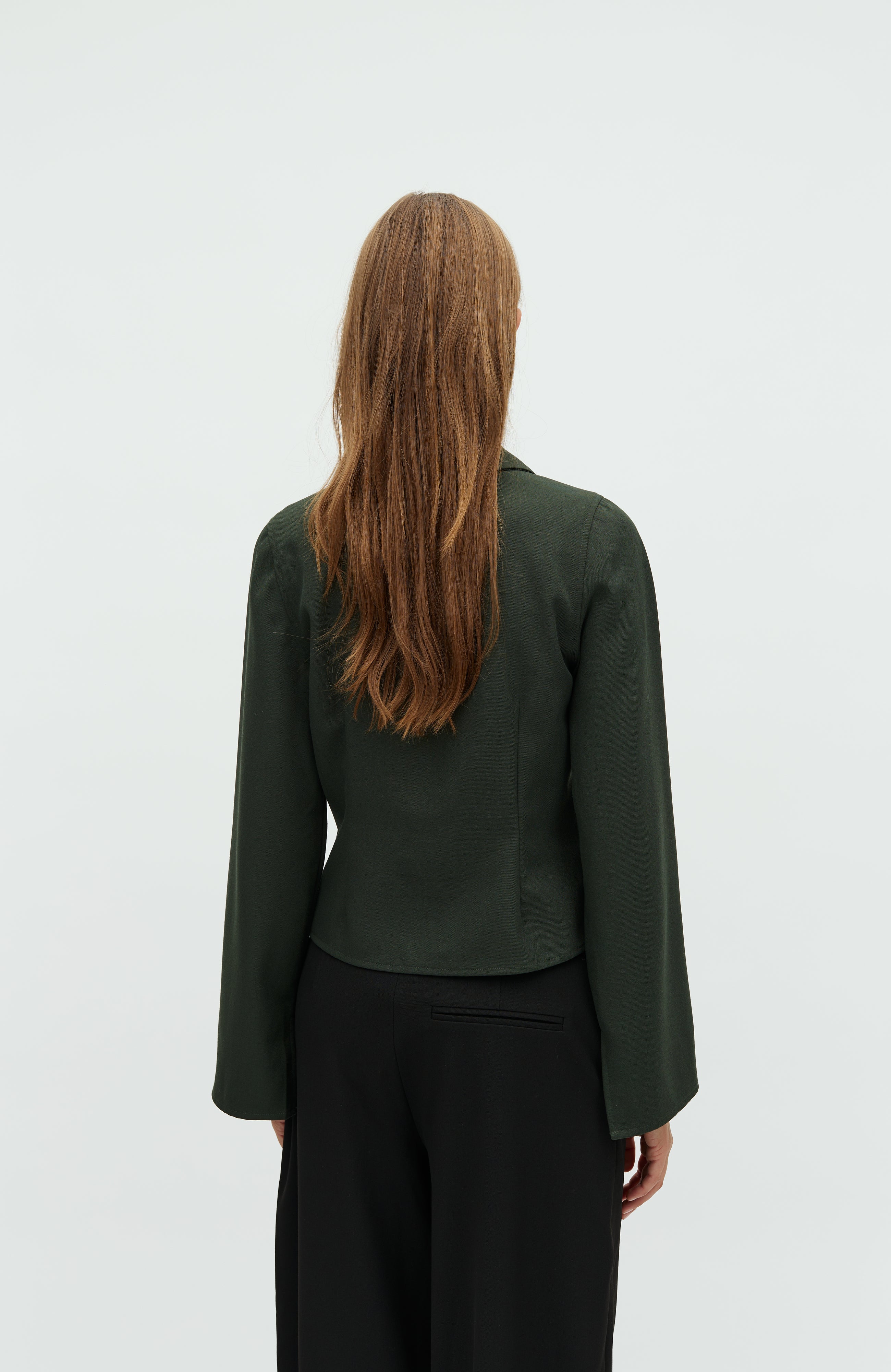 Mallaria-M_Pine Green_Model_1