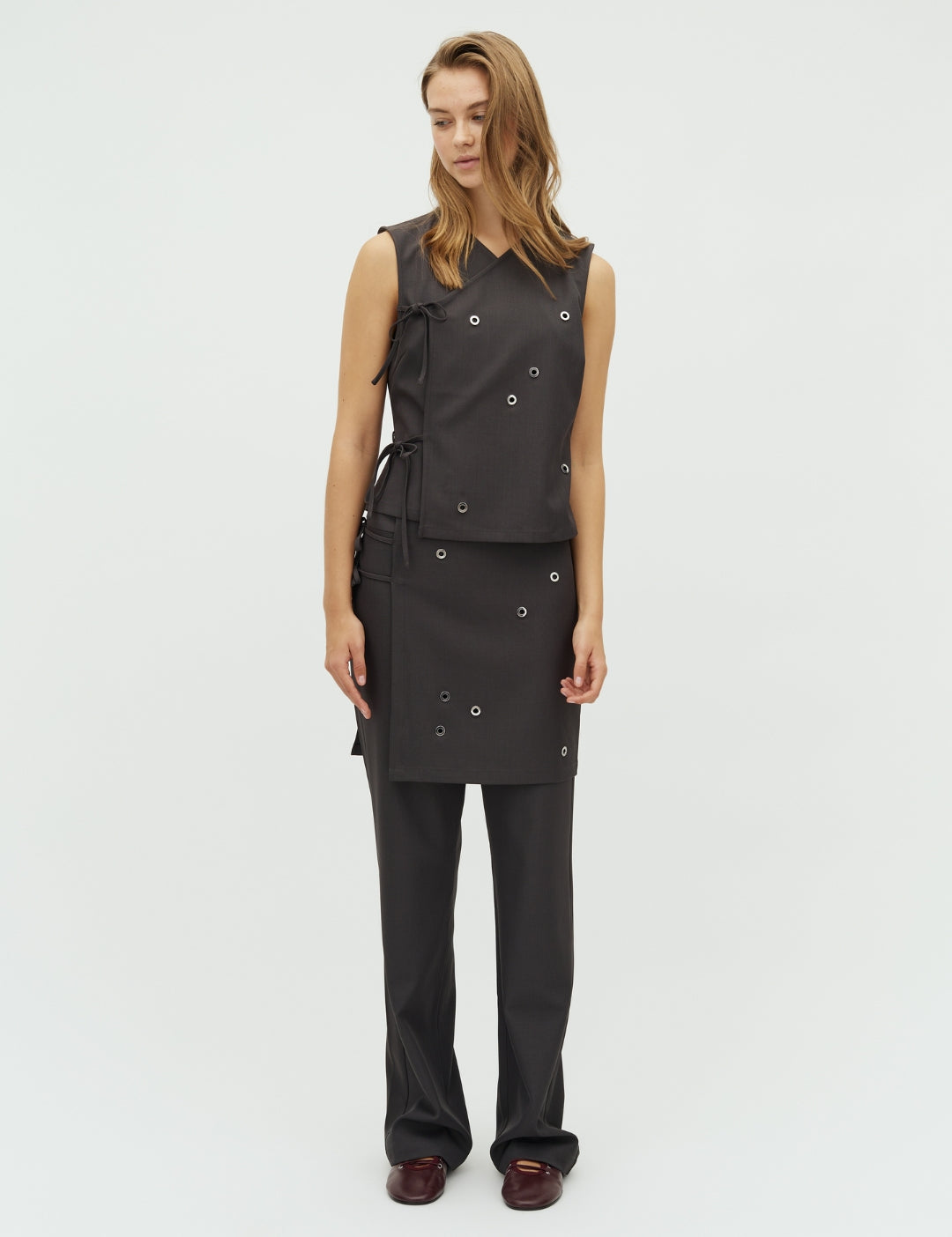 Zakram Eyelet-F_Dark grey_Model_3