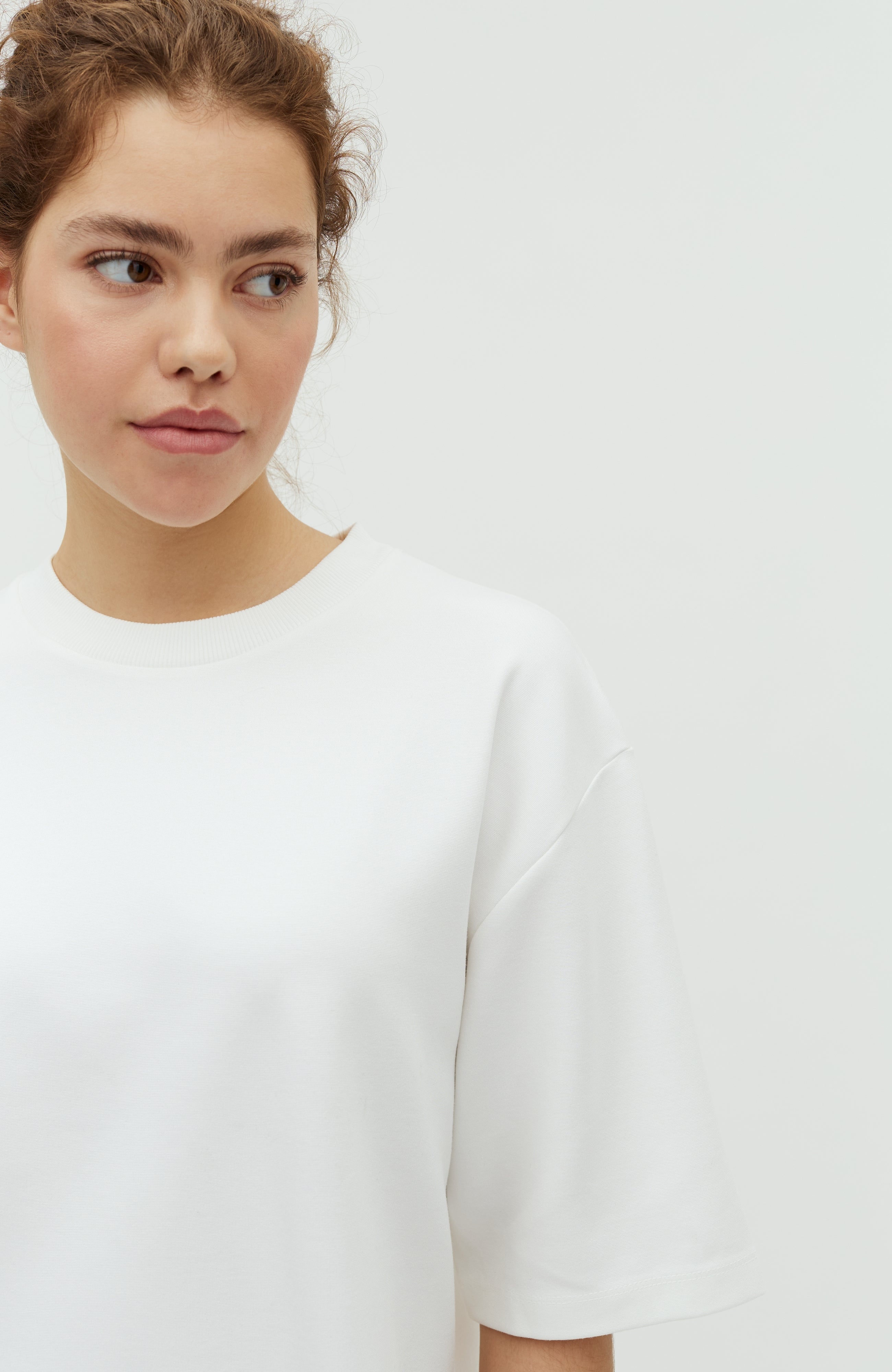 Emrys-M_White_Model_1