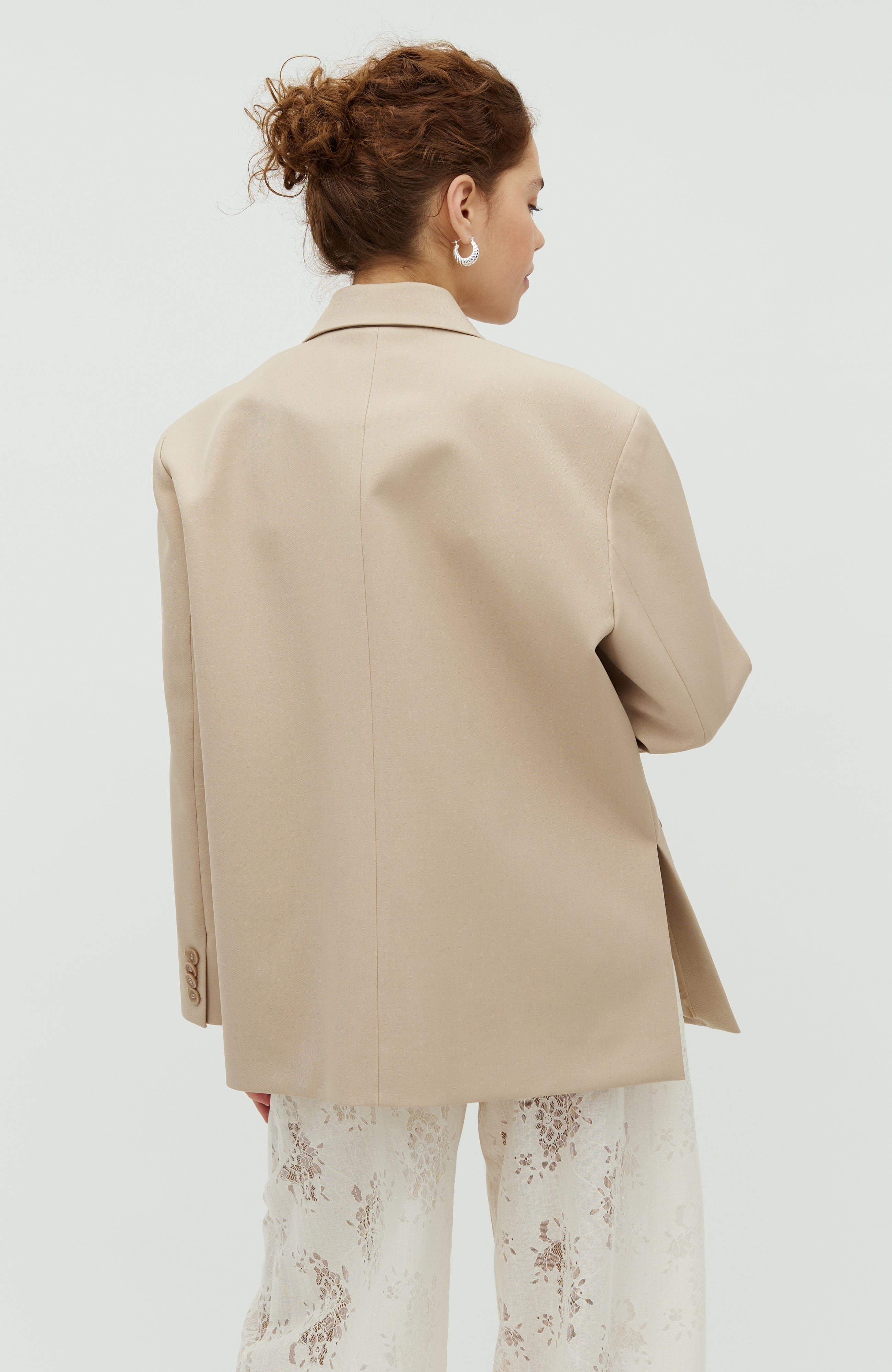 Amariella-M_Light Sand Melange_Model_3