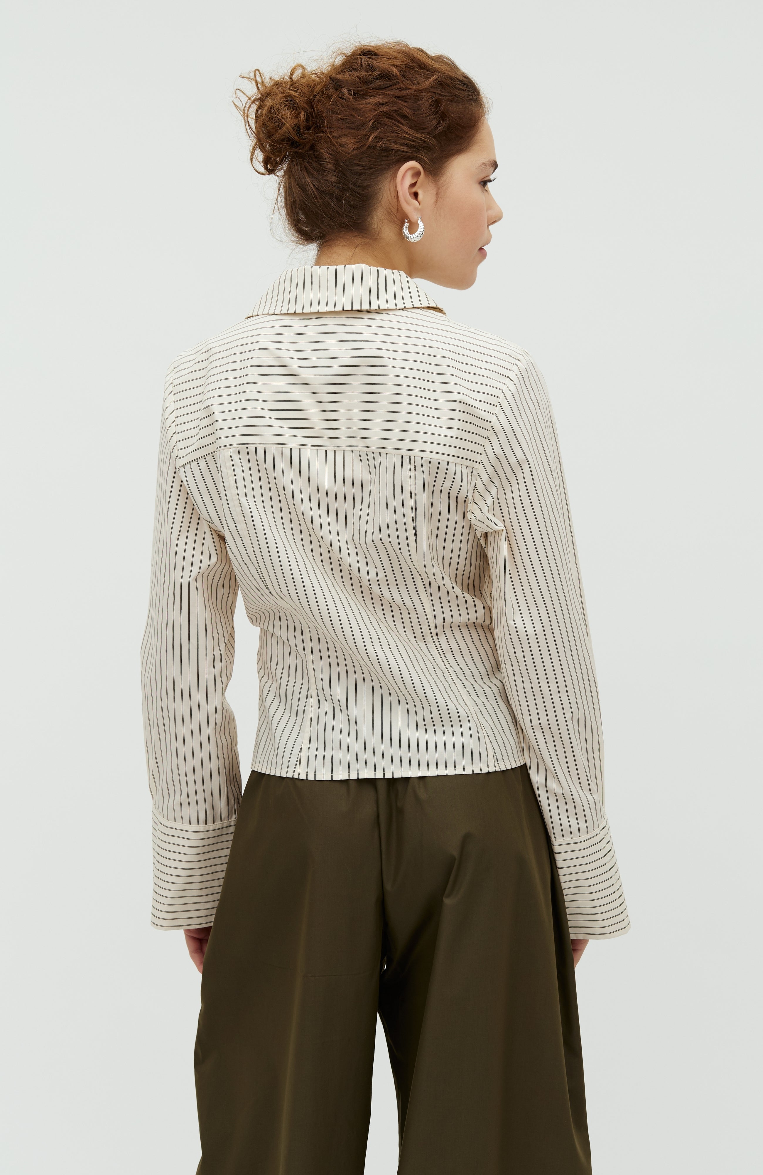 Gerri-M_Cremé Black Stripe_Model_2