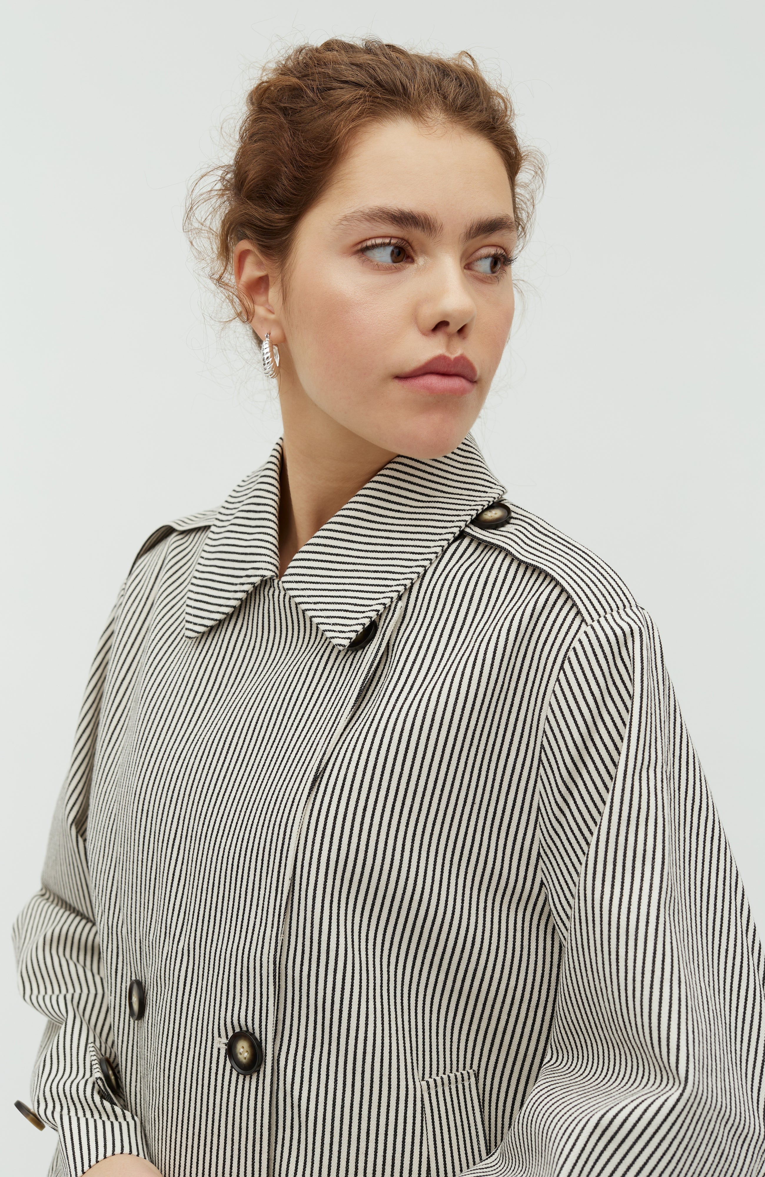 Becker-M_Black Beige Stripe_Model_1