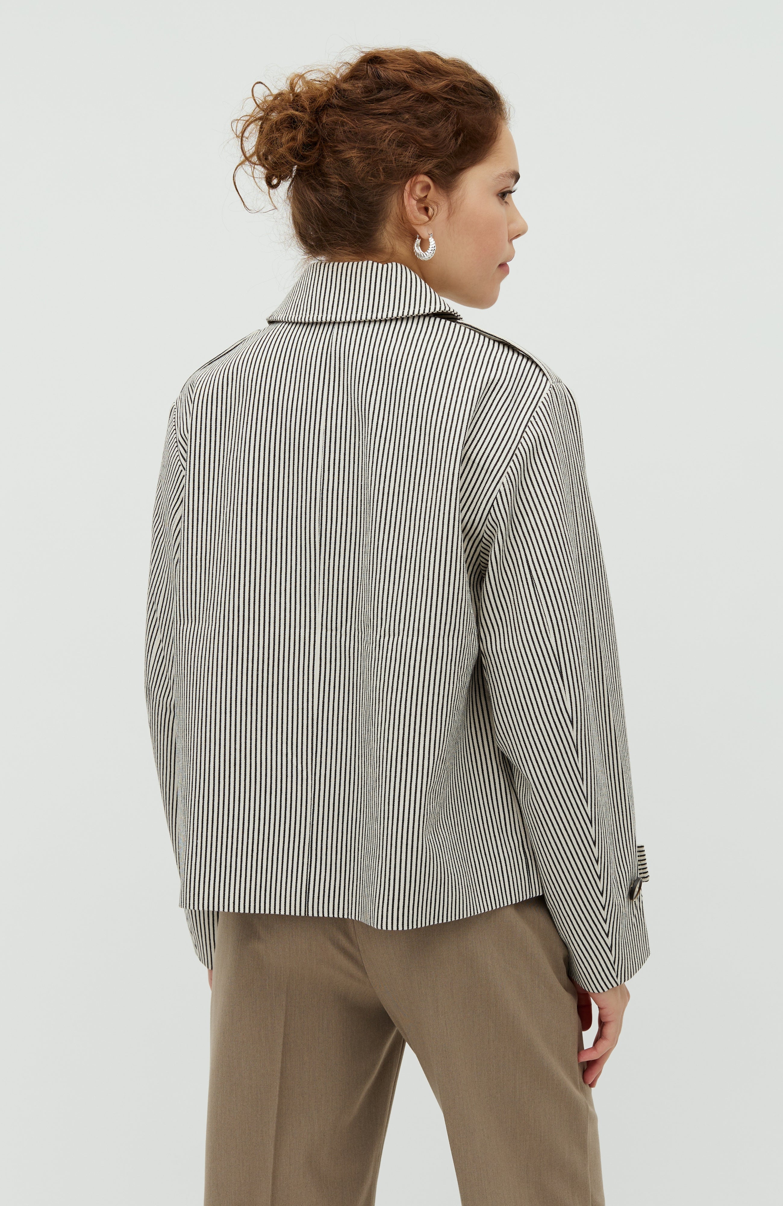 Becker-M_Black Beige Stripe_Model_2