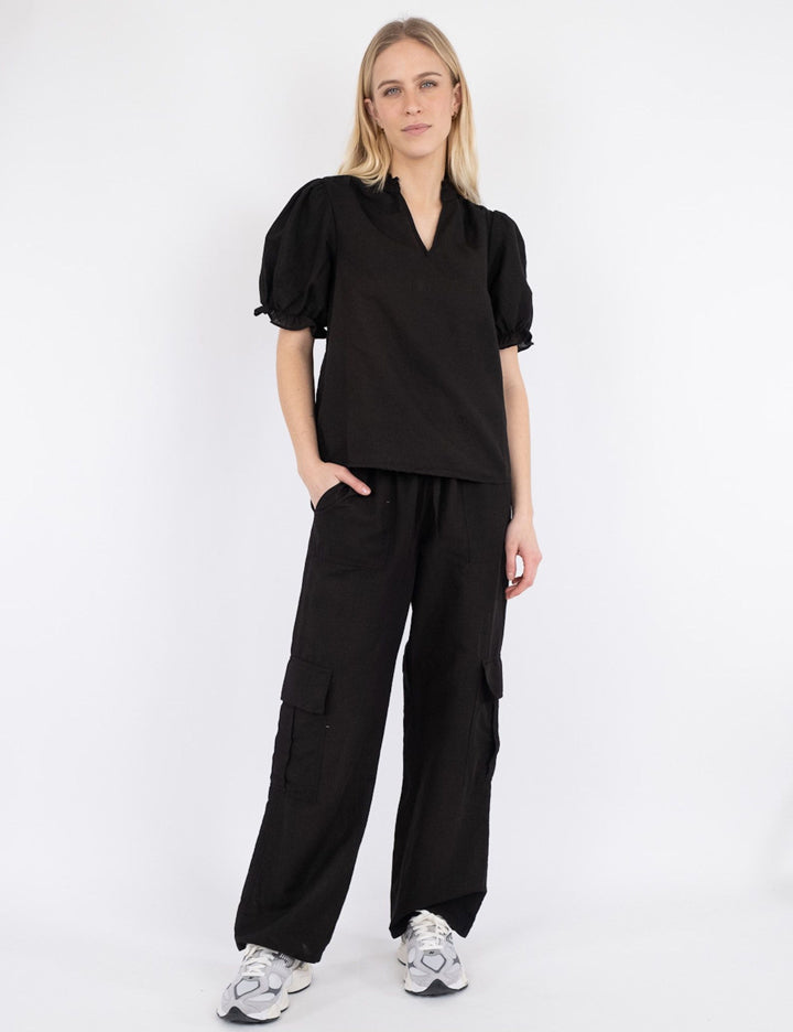 160264 Odesa Linen Blouse_Black_Model_2