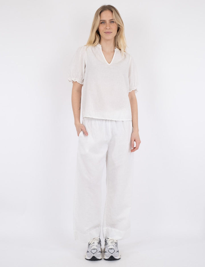 160264 Odesa Linen Blouse_White_Model_2